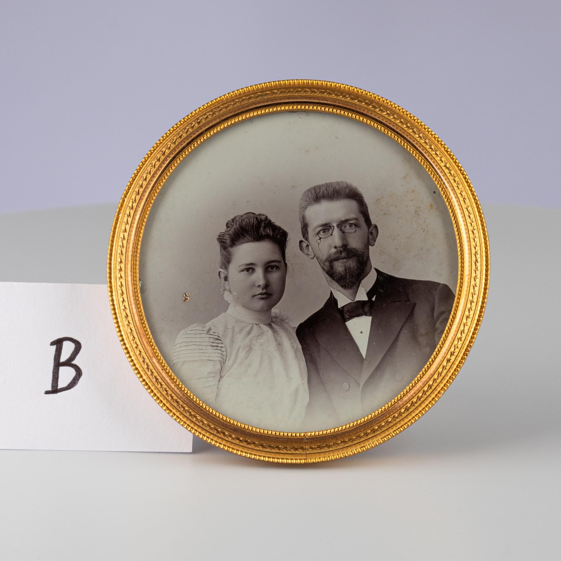 Antique Picture Frame, Photo Frame, France, Circa 1880, 8 x 8 cm For Sale 2