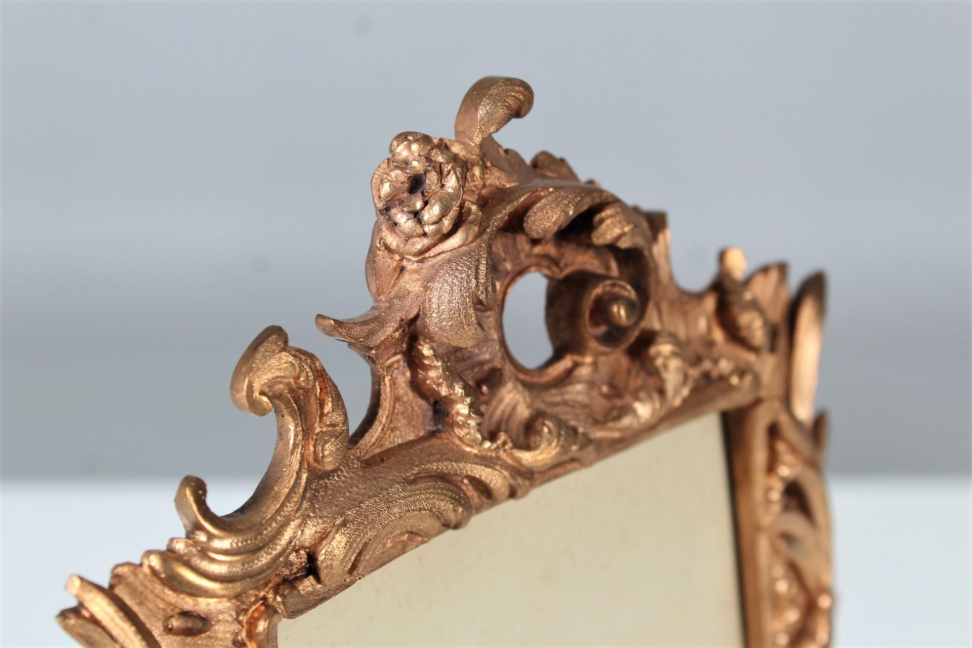 Antiker Bilderrahmen, signiert E.Roo, Frankreich, Bronze Dorée, Ende 19. (Vergoldet) im Angebot
