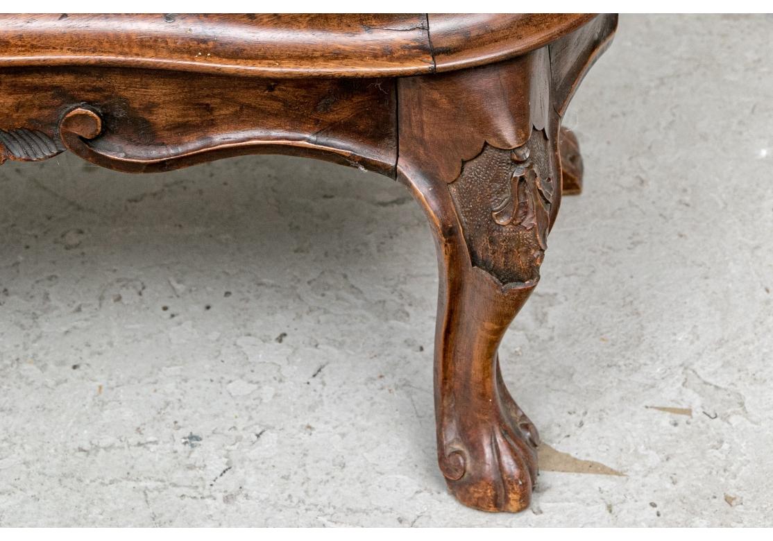 Antico mobile in legno d'ulivo figurato a piè di pagina in vendita 4