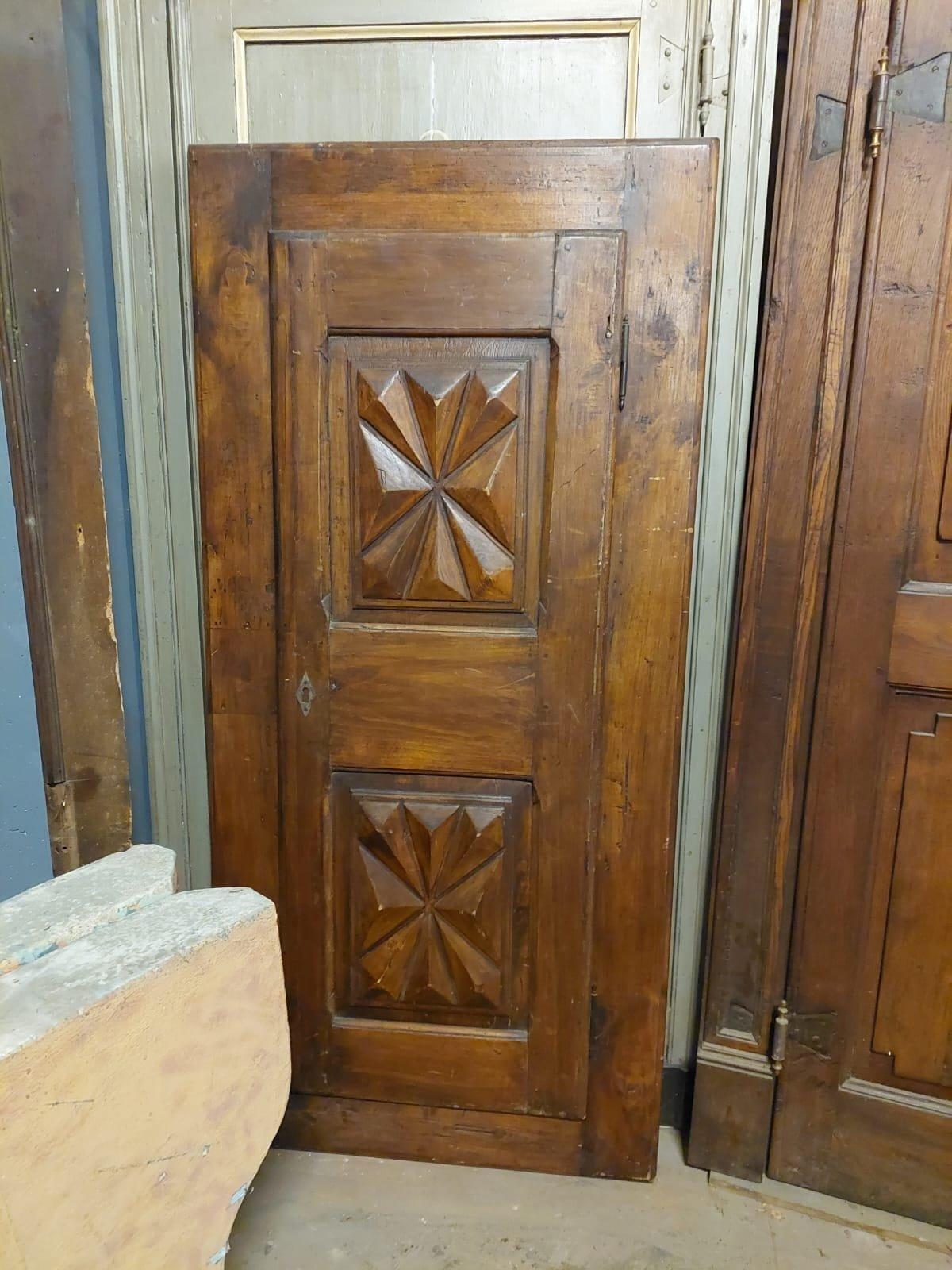Ancient Piedmontese poplar wall cabinet, enriched with precious hand-made diamond point carving, built as a wardrobe placard in the 17th century.
Total measurements cm w 83 x h 176, door light only cm w 55 x h 148.