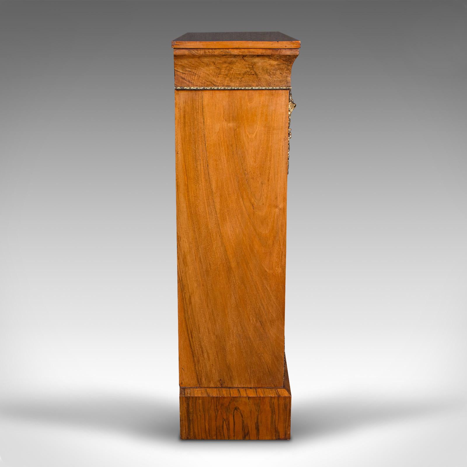 Britannico Antico mobile a molo, noce inglese, libreria smaltata, credenza da esposizione, Regenza in vendita