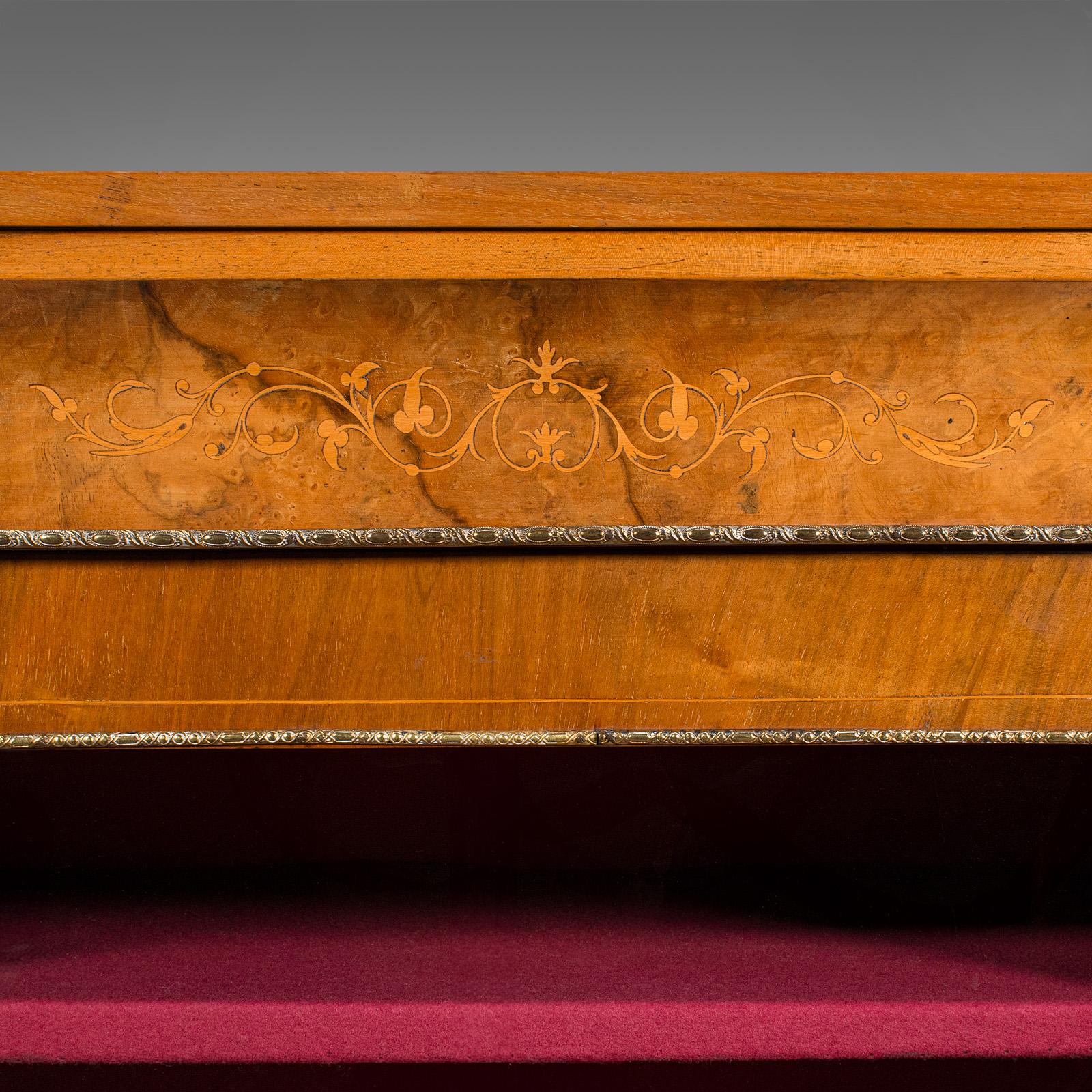 Antico mobile a molo, noce inglese, libreria smaltata, credenza da esposizione, Regenza in vendita 1