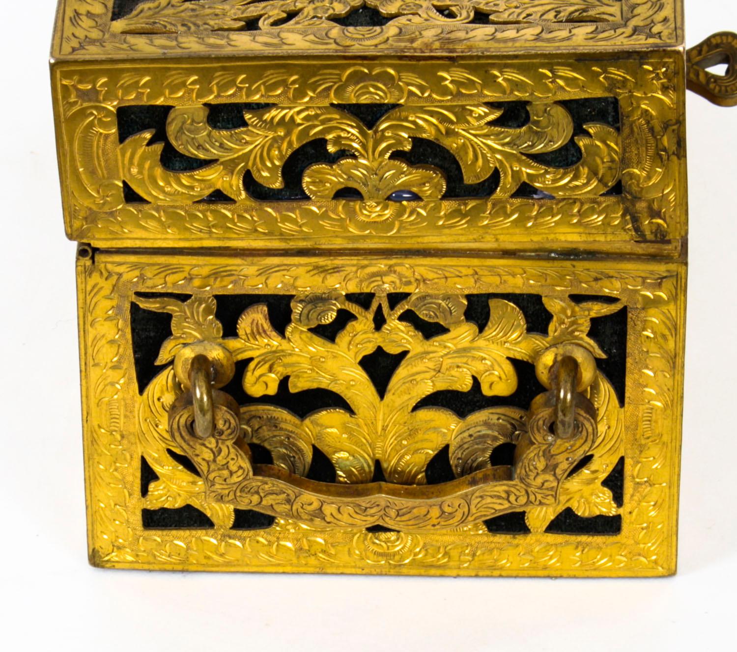 Antike antike Palais Royal Porzellan-Koffer mit durchbrochenem Messing, 19. Jahrhundert im Angebot 1