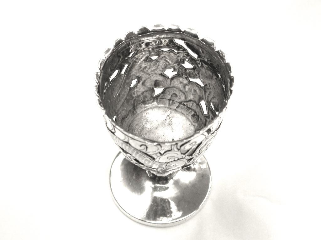 20th Century Antique Pierced Chinese Silver Egg Cup, Kwong Man Shing, Hong Kong circa 1900 For Sale