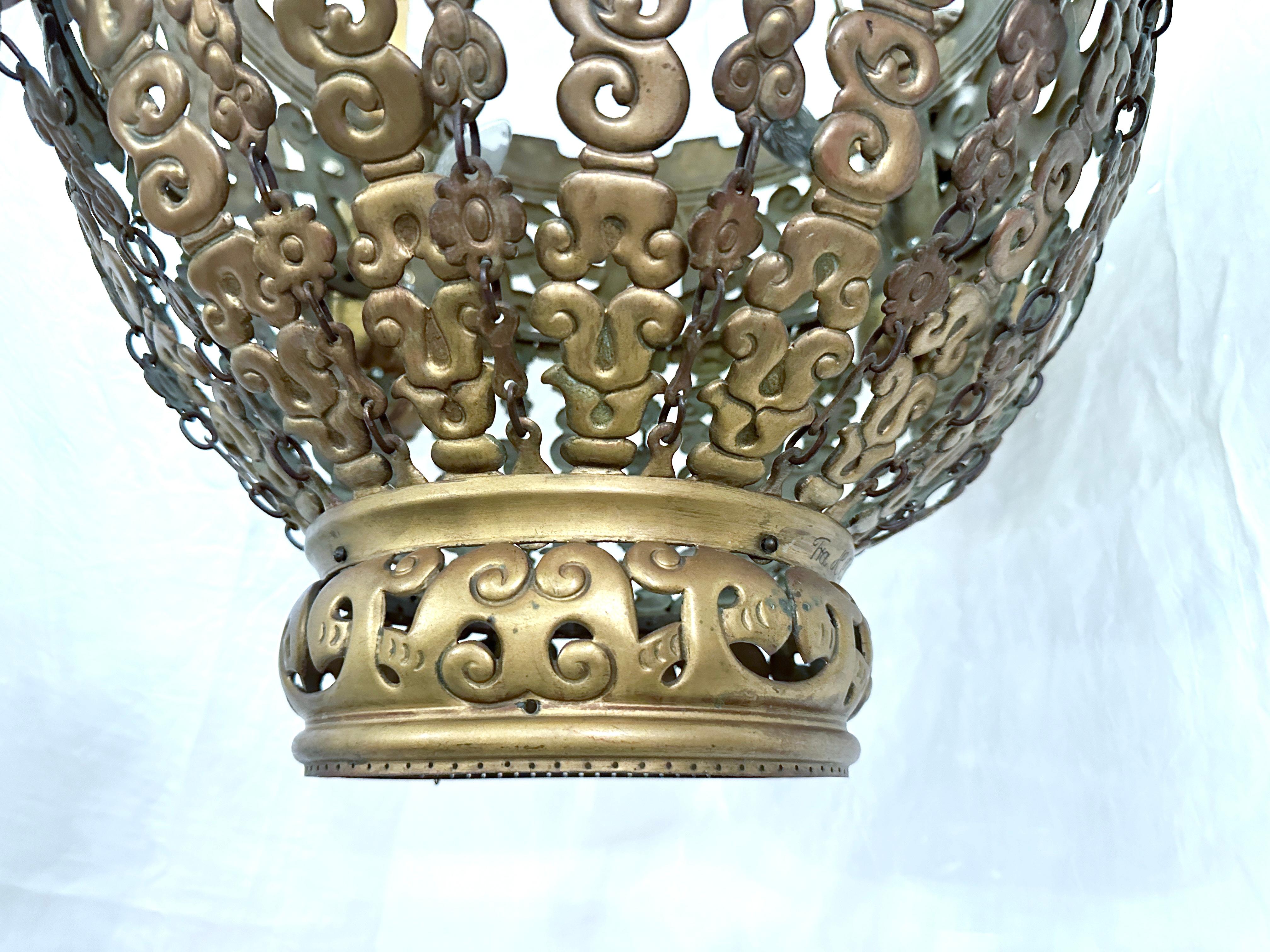 Lanterna norvegese in metallo traforato del 1900 con patina originale.

Misure:
Altezza: 40
Diametro: 26