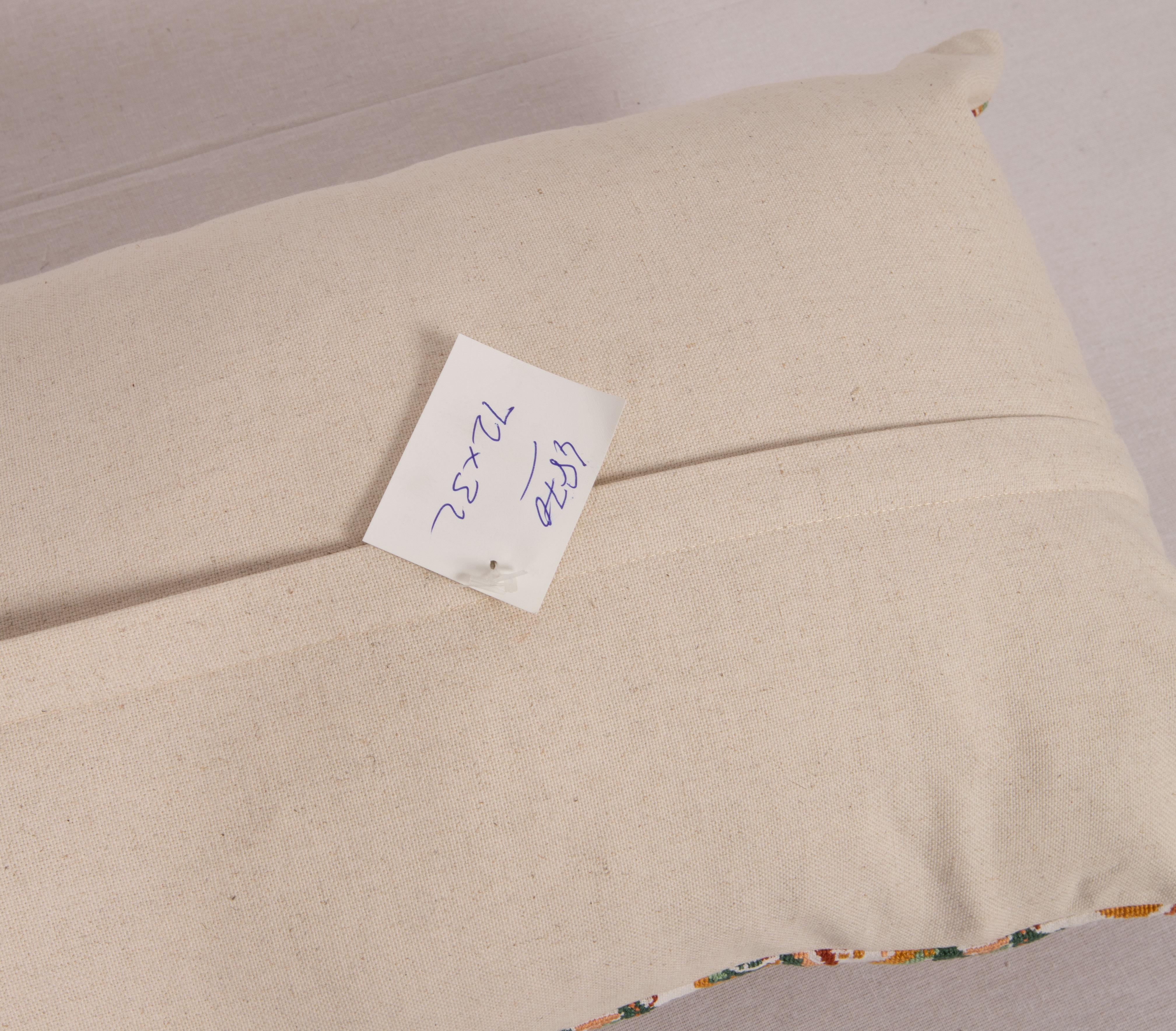 Coton Couvercle d'oreiller ancien provenant d'Europe de l'Est avec broderie fine, début du 20e siècle en vente