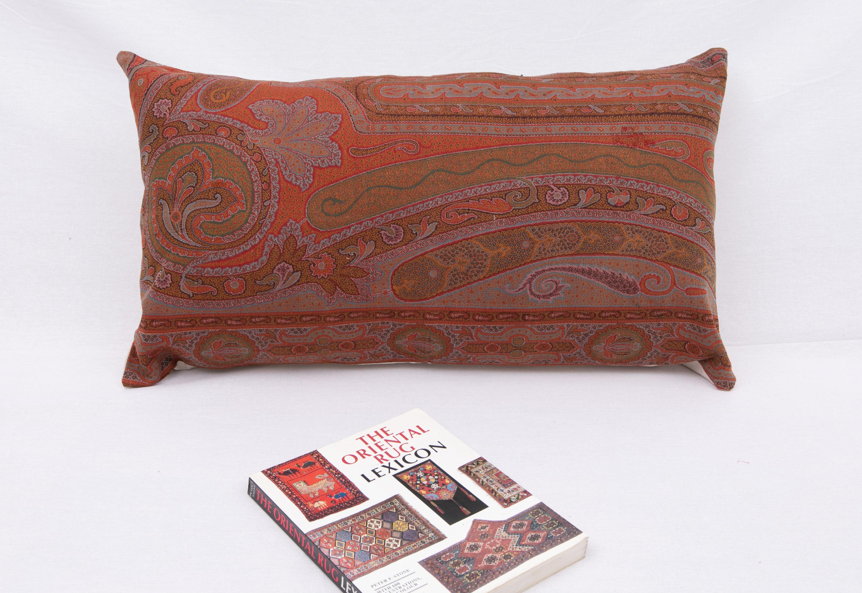Antique Paisley pillow cover made from a European Wool Paisley Shawl, late 19th / early 20th century.
It does not come with an insert.
Linen in the back.
Zipper closure.
Dry. Cleaning is reccommeded.

Antique European Paisley shawls are a type