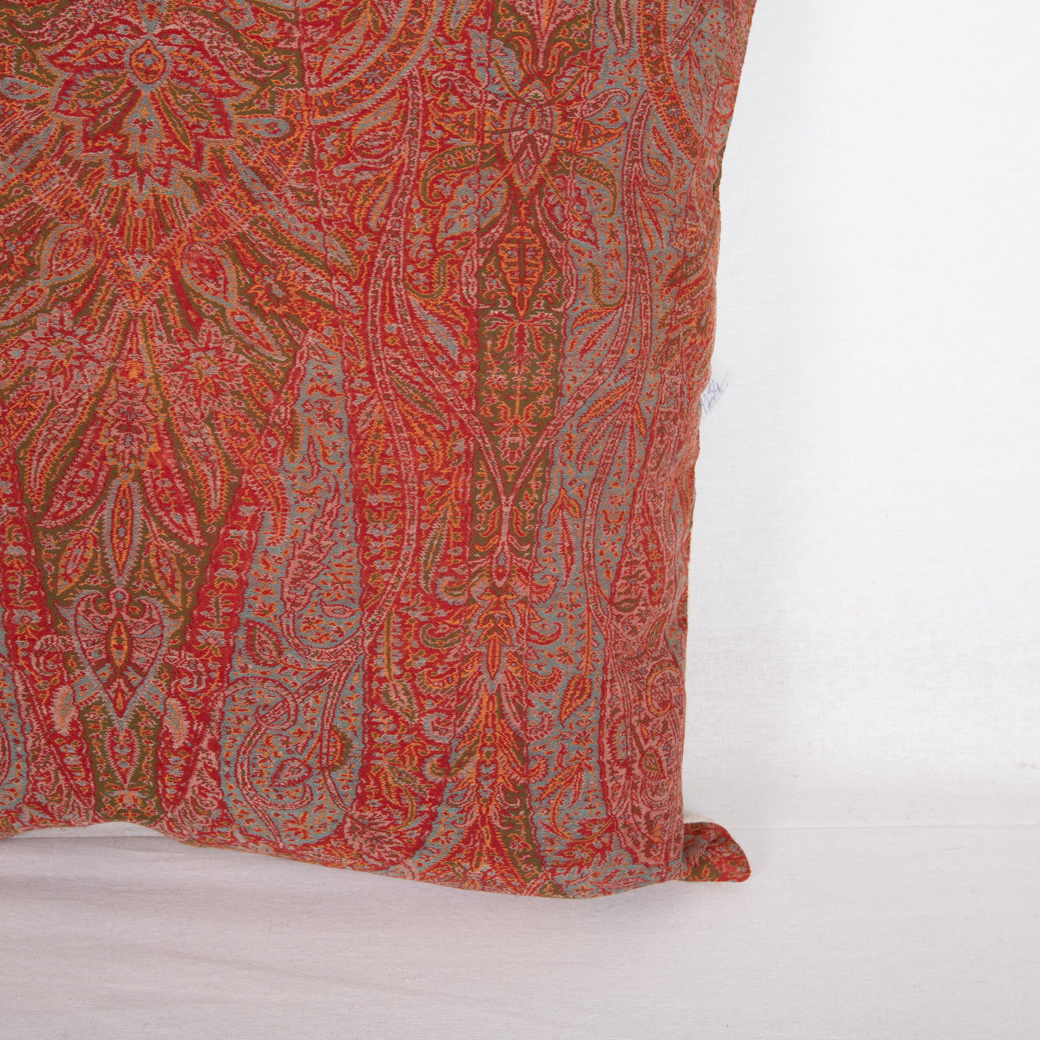 Français Antique  Couvercle d'oreiller fabriqué à partir d'un châle en laine européen à motif cachemire, L 19e/E.20e siècle en vente