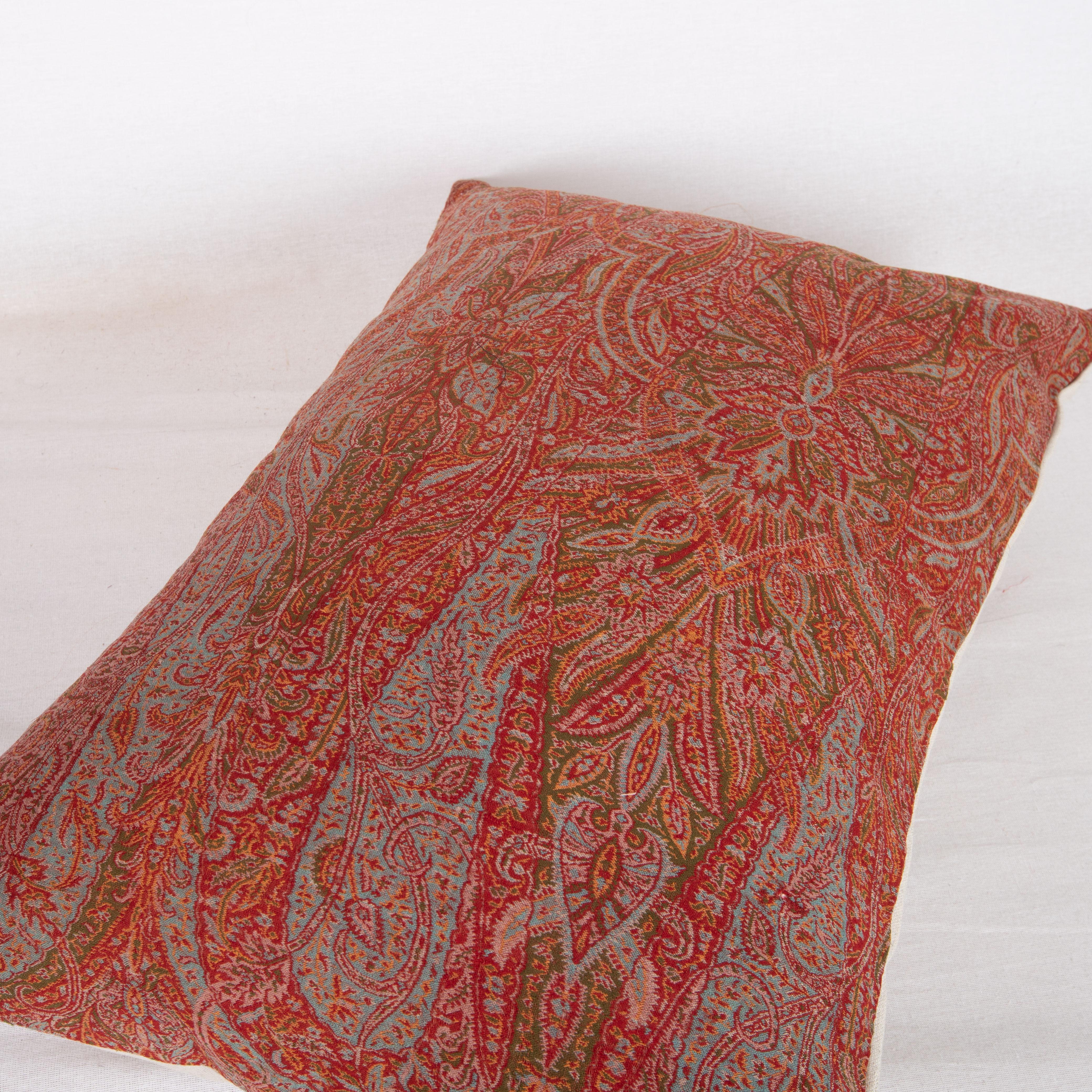Antique  Couvercle d'oreiller fabriqué à partir d'un châle en laine européen à motif cachemire, L 19e/E.20e siècle Bon état - En vente à Istanbul, TR