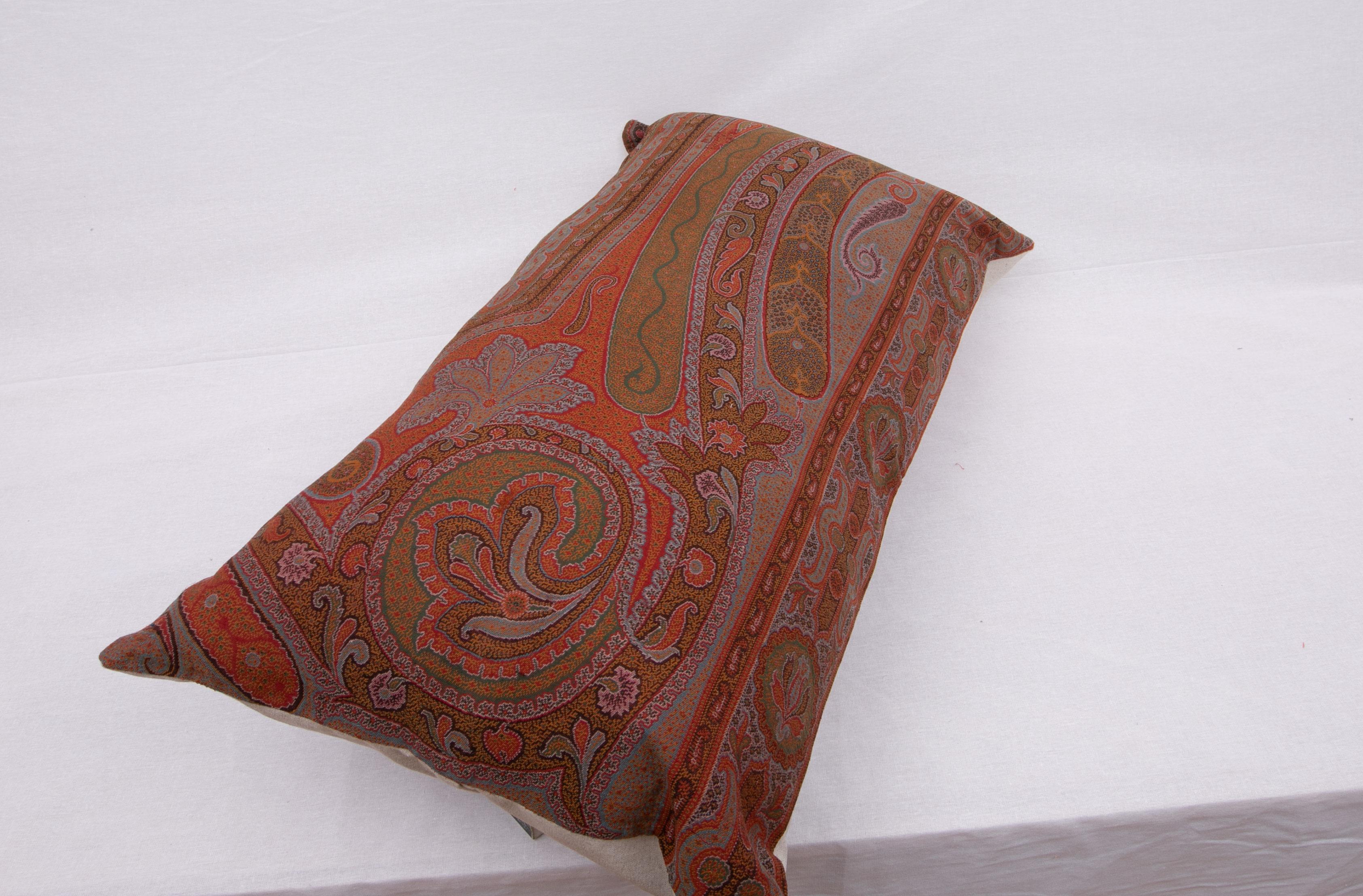 Laine Antique  Couvercle d'oreiller fabriqué à partir d'un châle en laine européen à motif cachemire, L 19e/E.20e siècle en vente