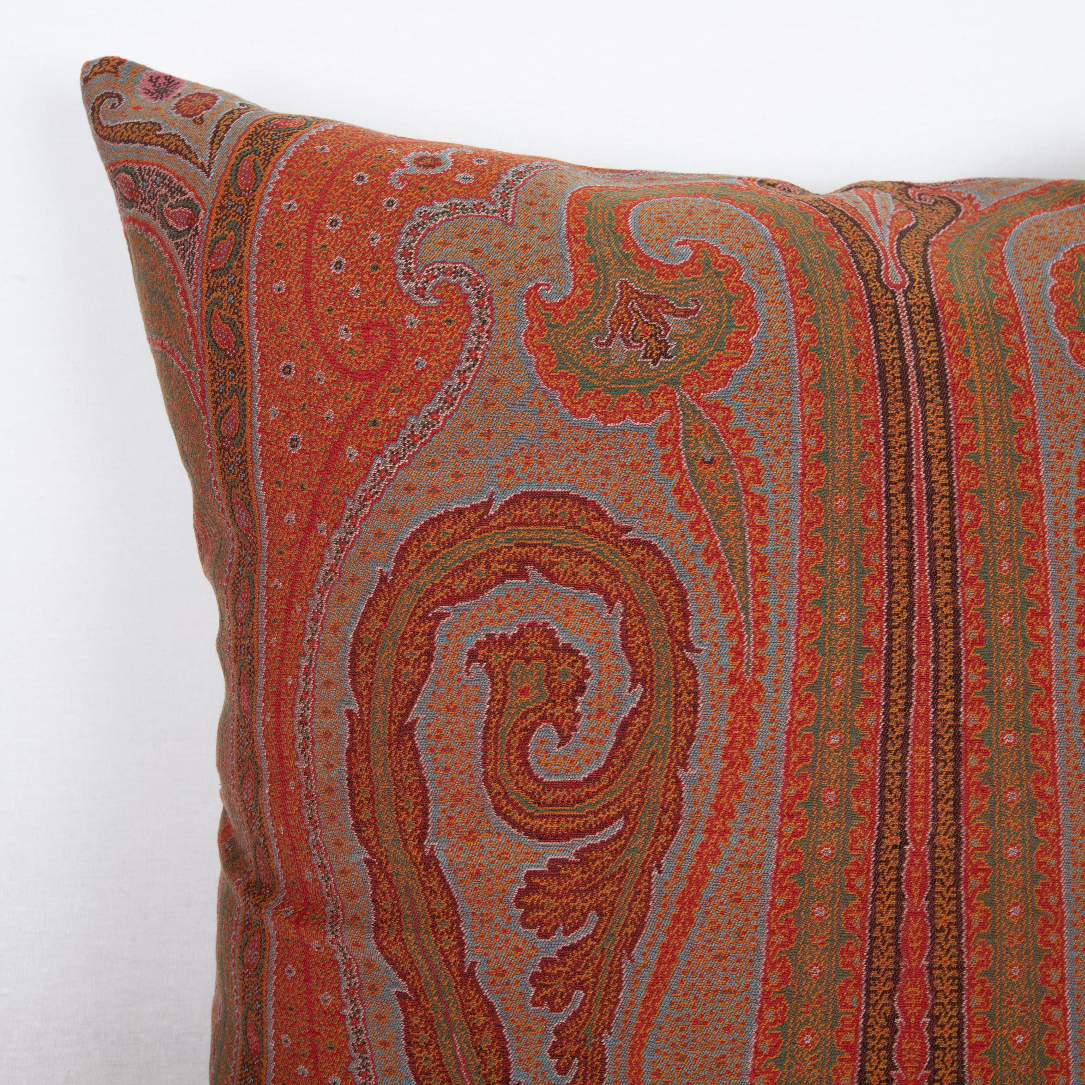 Victorien Antique  Couvercle d'oreiller fabriqué à partir d'un châle en laine à motif cachemire, L 19e/E.20e  en vente
