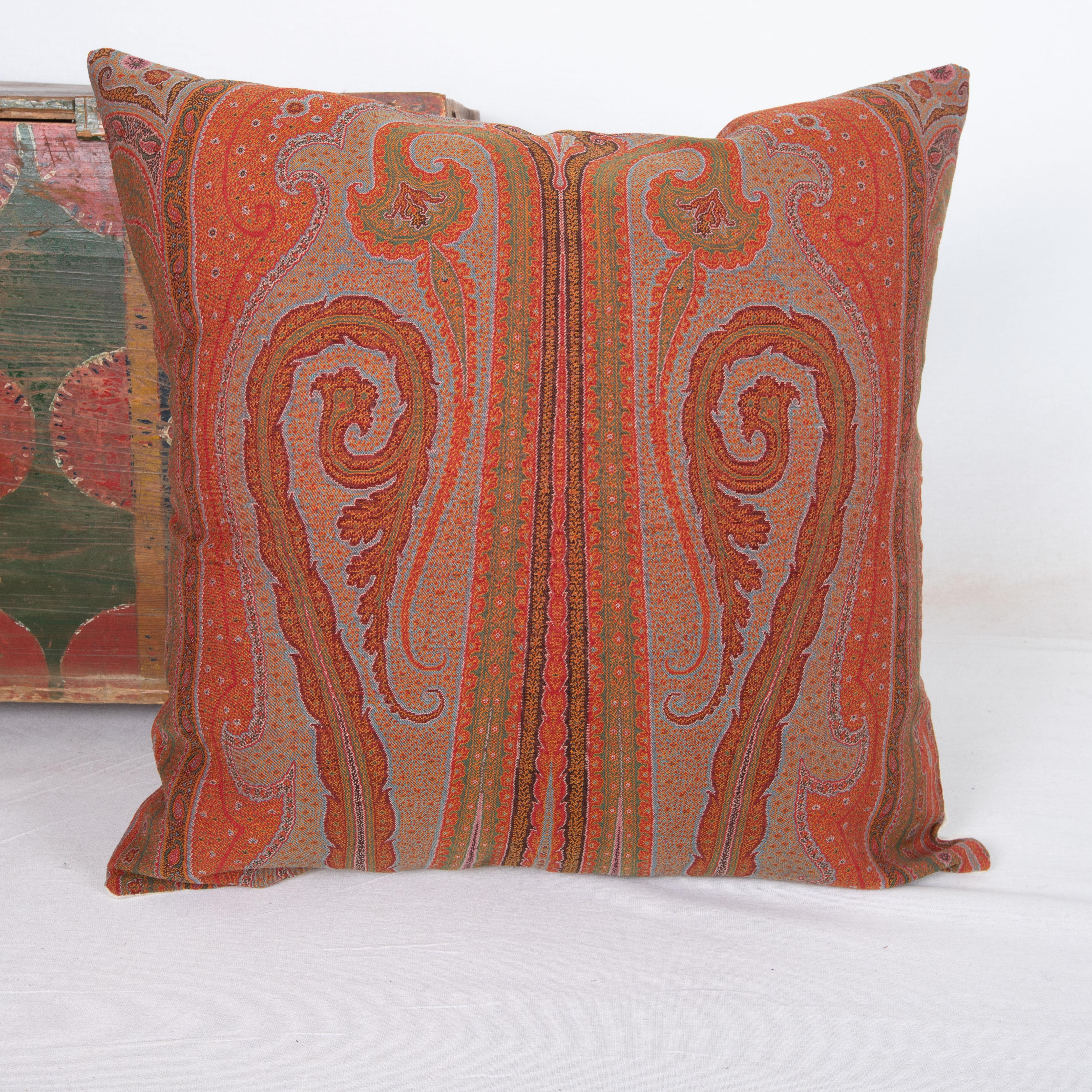 Laine Antique  Couvercle d'oreiller fabriqué à partir d'un châle en laine à motif cachemire, L 19e/E.20e  en vente
