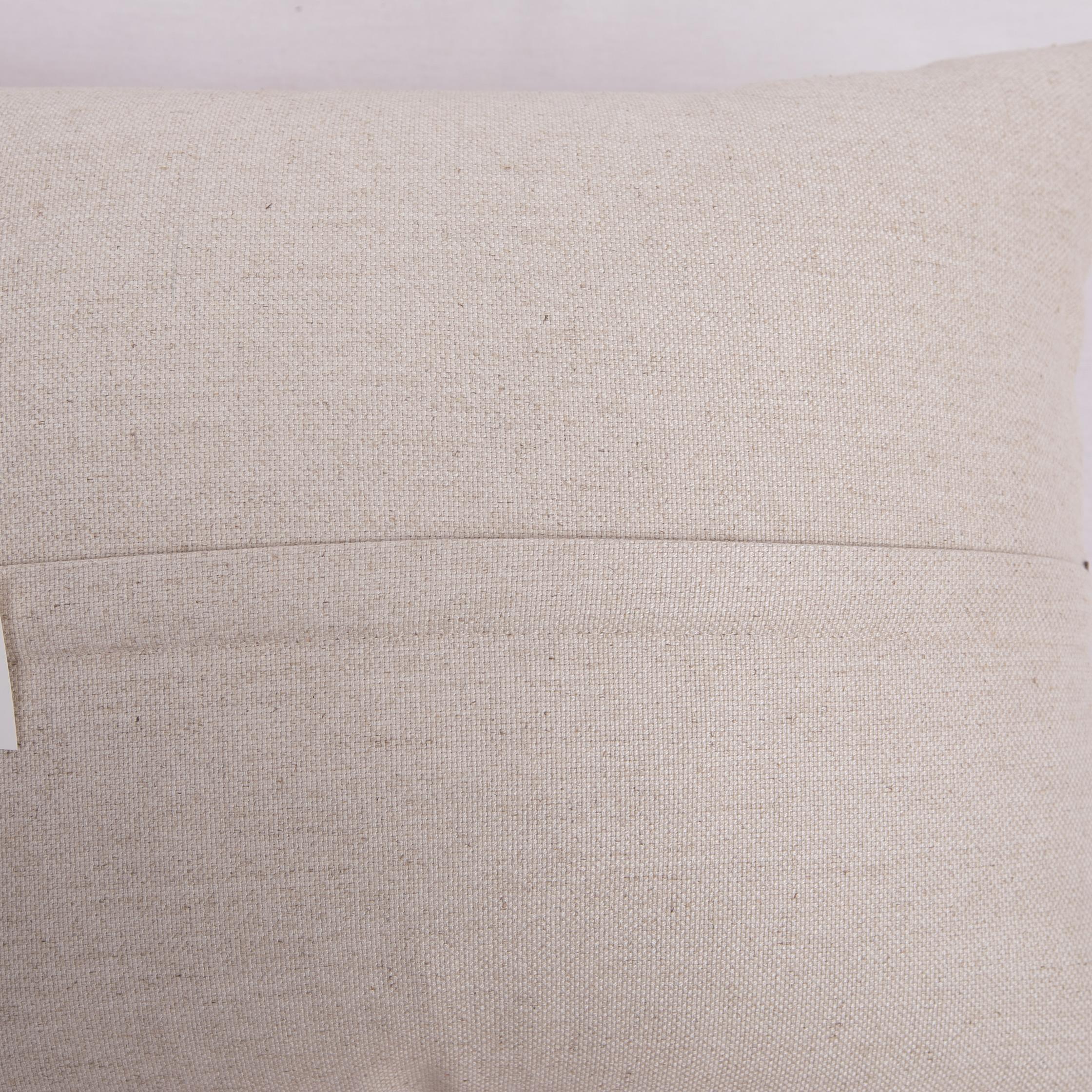 Brodé Coussin d'oreiller ancien fabriqué à partir d'une broderie européenne du début du 20e siècle en vente