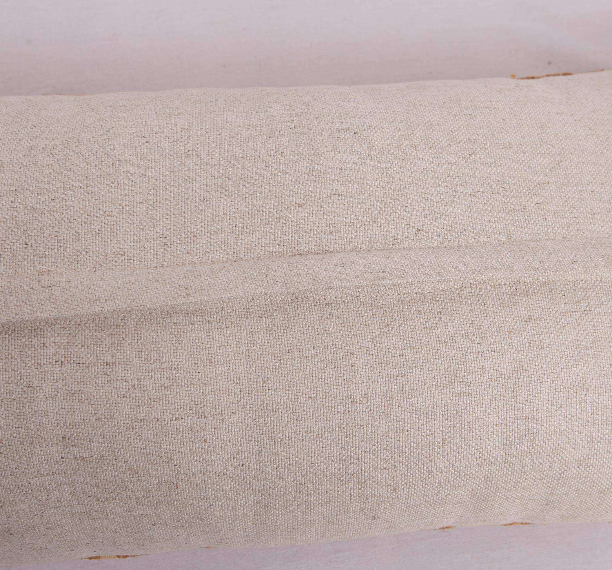 Coussin d'oreiller ancien fabriqué à partir d'une broderie européenne du début du 20e siècle Bon état - En vente à Istanbul, TR