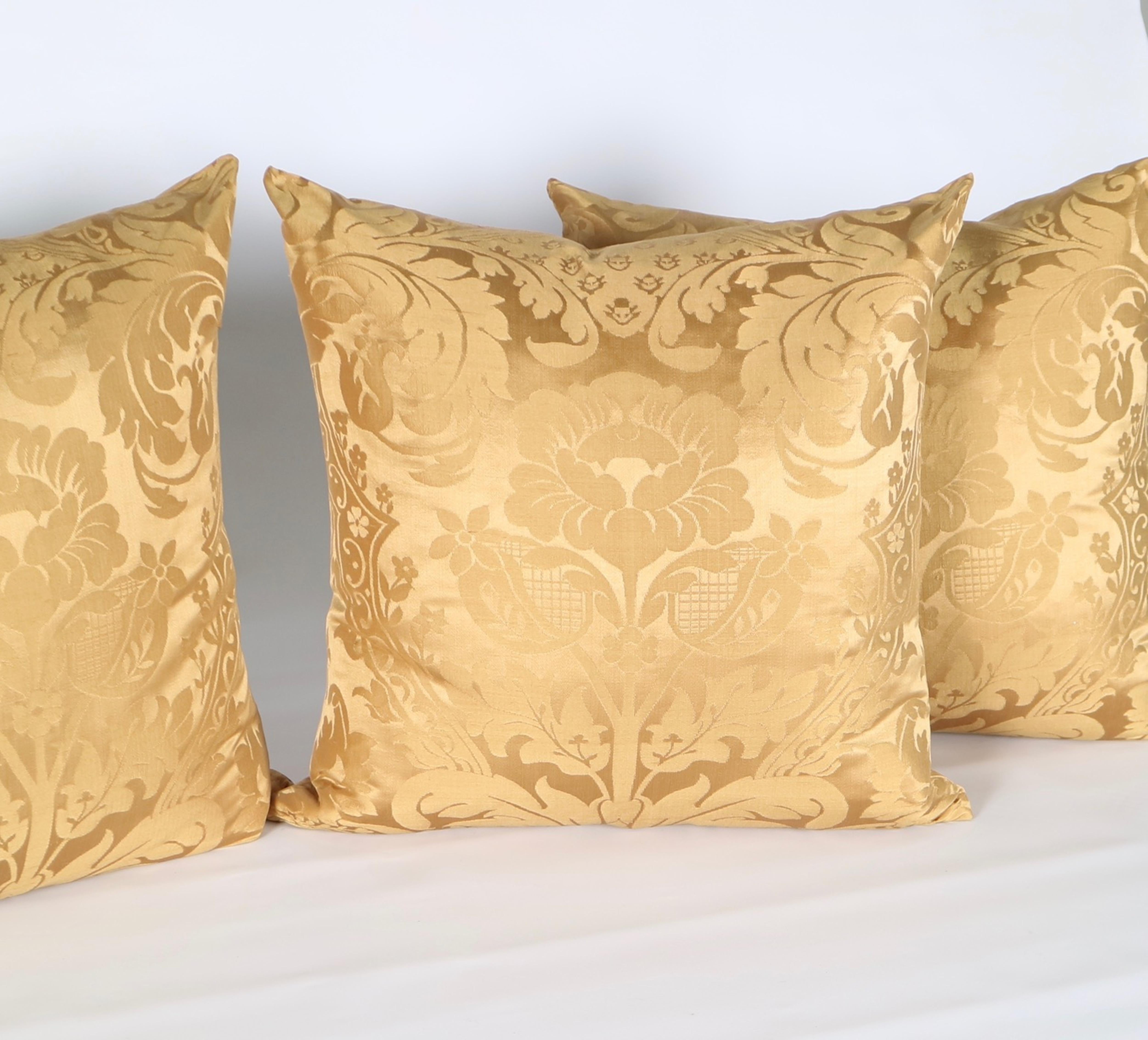 Antique Pillows in Golden Silk Damask In Excellent Condition In New York, NY