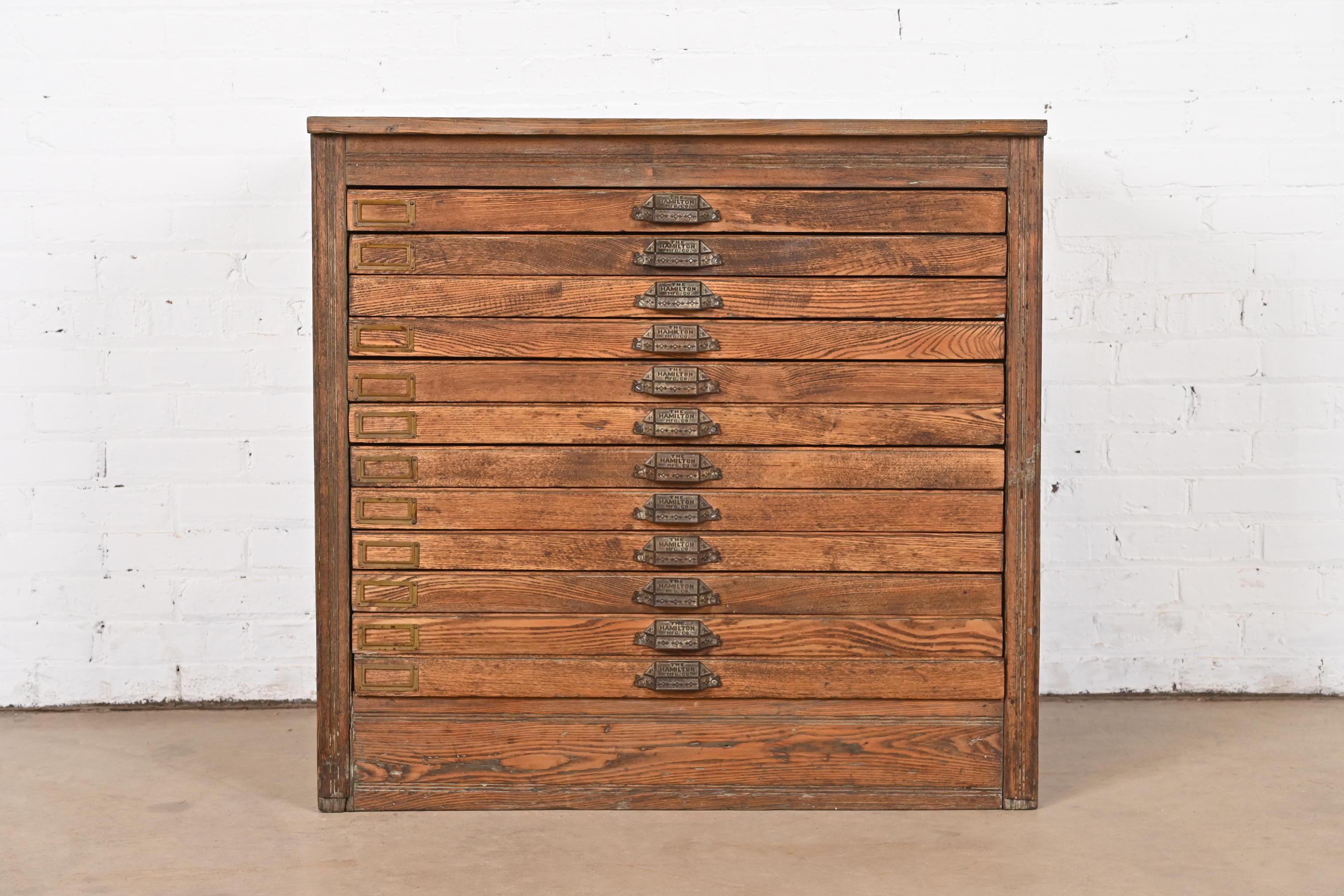 A rare and exceptional antique Arts & Crafts architect's blueprint or map flat file cabinet

By Hamilton Manufacturing Co.

USA, Circa 1900

Solid pine, with original iron hardware.

Measures: 35.75