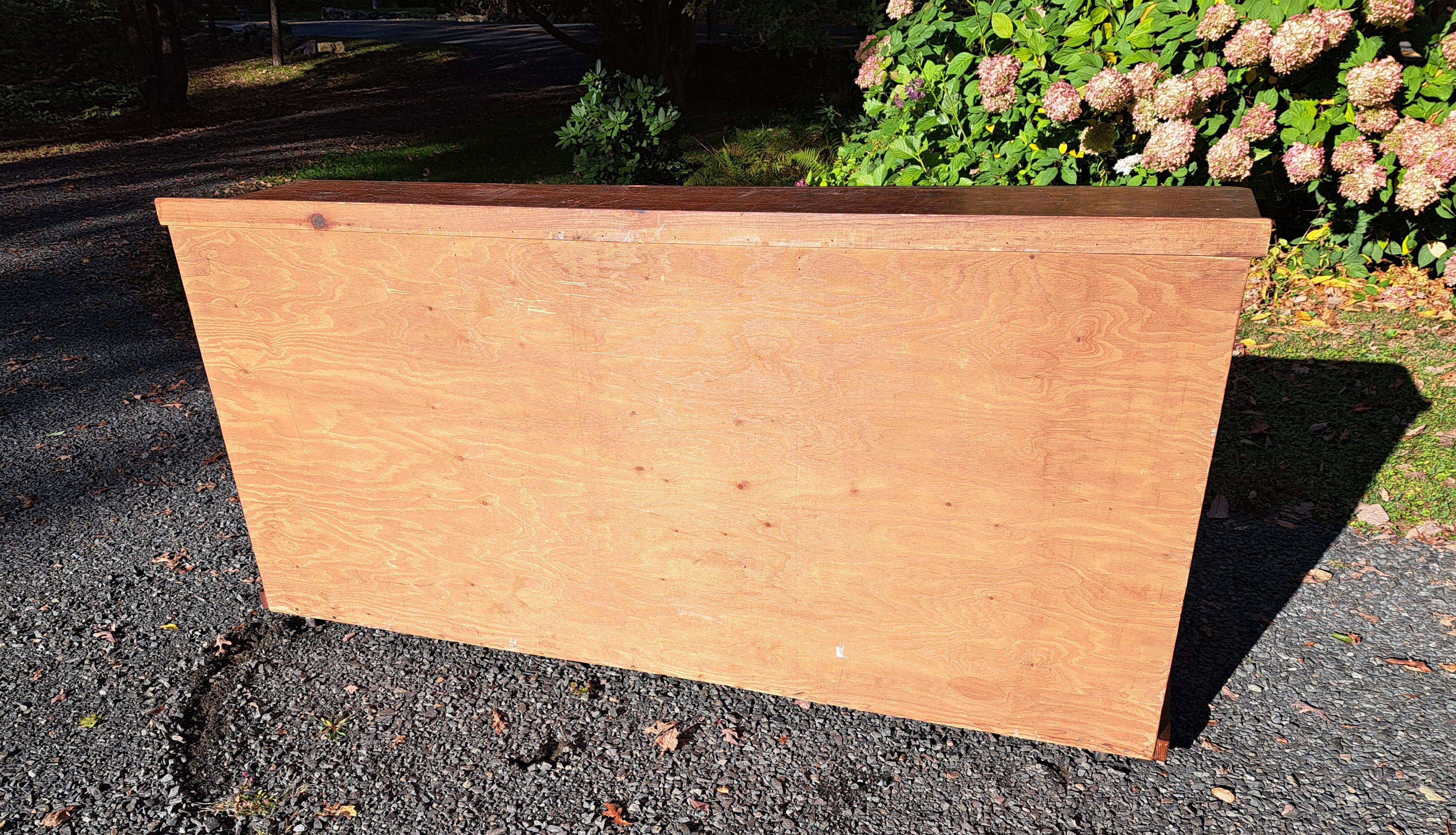 Ancien cabinet d'apothicaire en pin à 54 tiroirs en vente 4