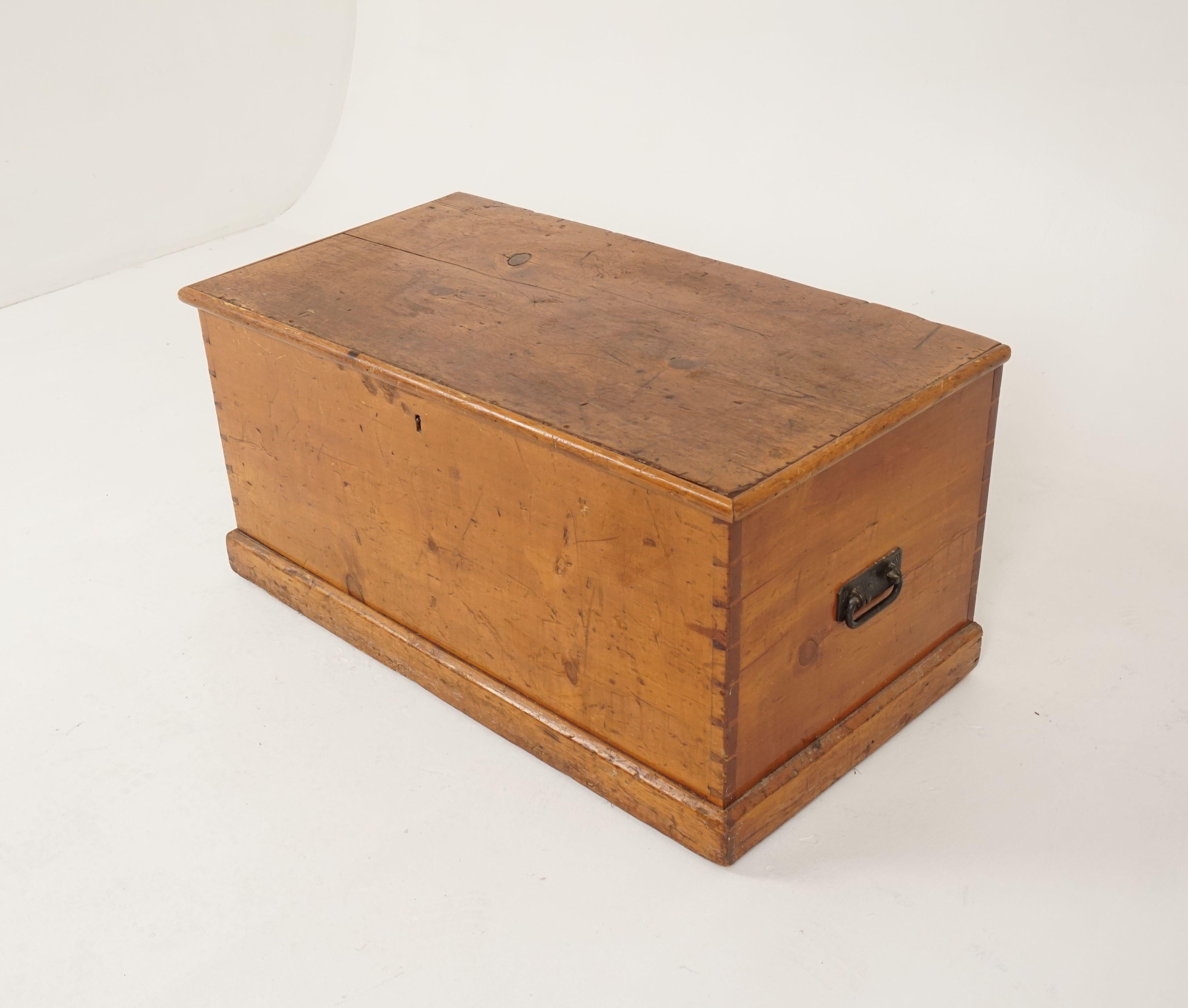 Antique pine blanket box, toybox, coffee table, dovetailed, Scotland 1890, B2308

Scotland, 1890
Solid pine
Original finish
Rectangular top with 1 plank
Moulded edge
Lift up top reveals original hinges
To the left is a lift up drawer for