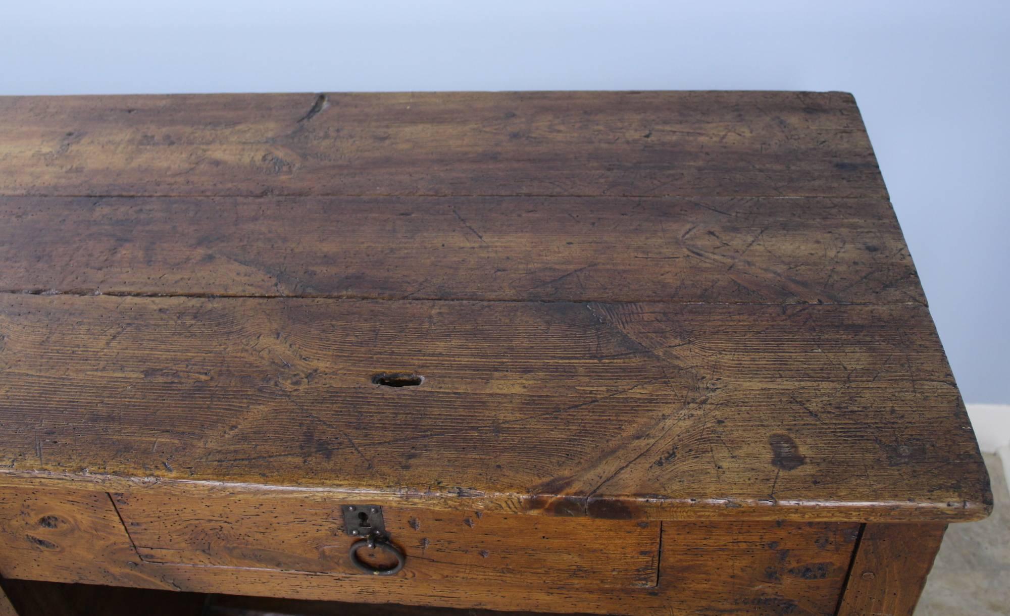 Antique Pine Breadseller's Desk In Good Condition For Sale In Port Chester, NY