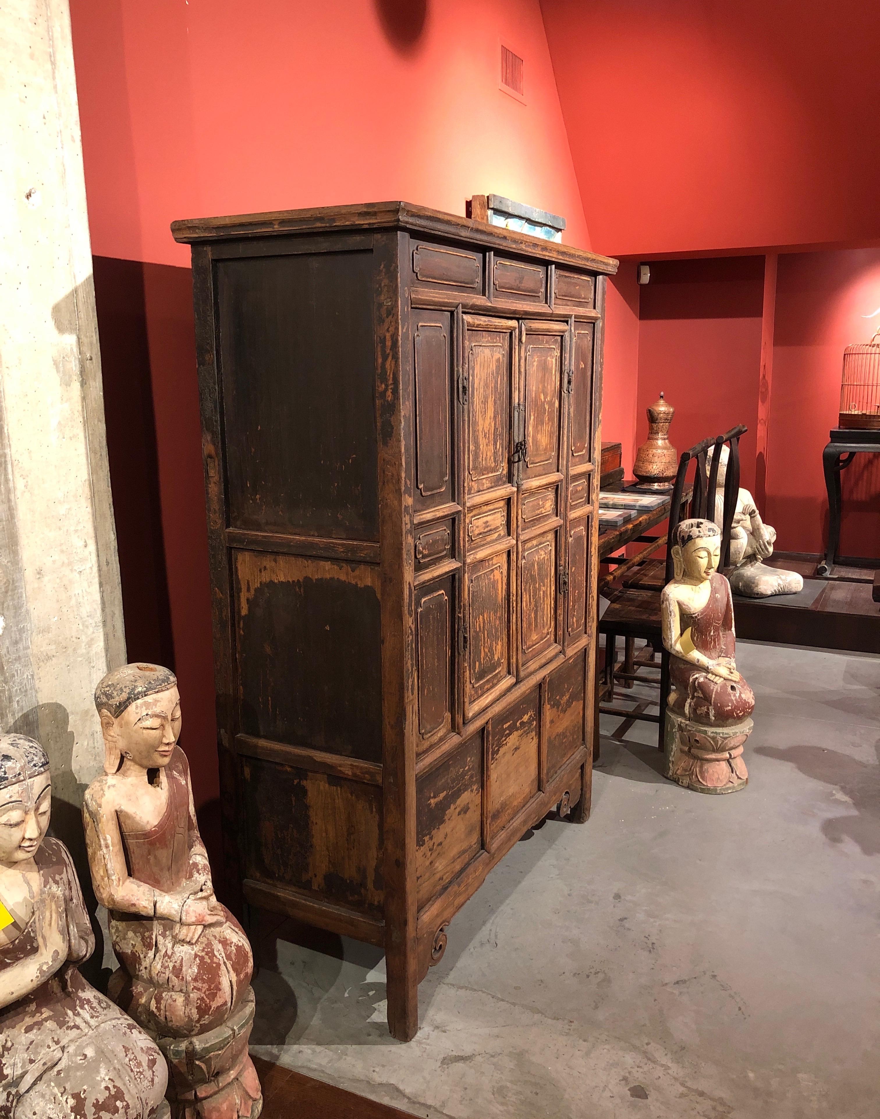 Cabinet de Bouddha antique en pin en vente 14