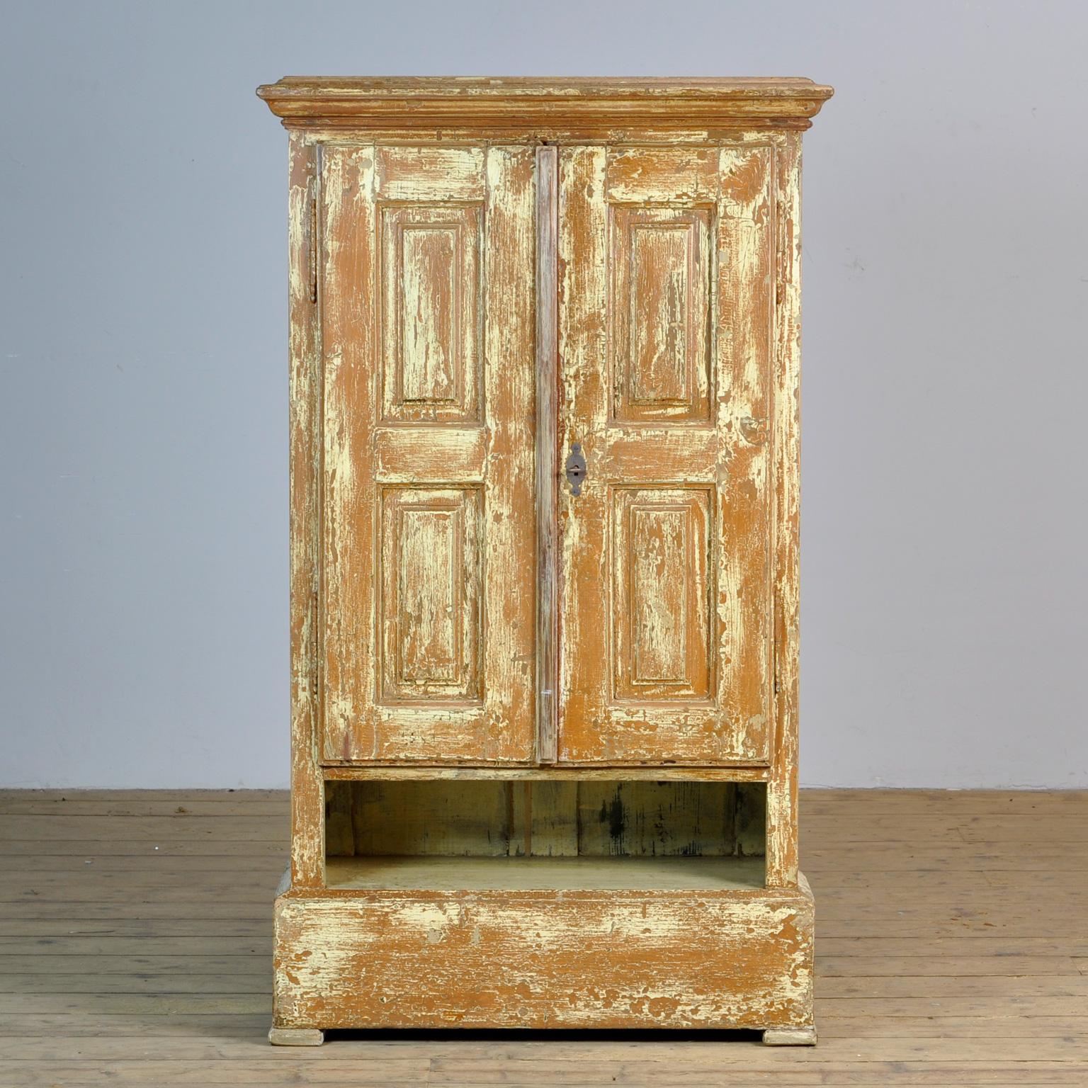 This brocante cabinet comes from Hungary, circa 1920. It is made of pine wood and has acquired a weathered patina over the years, inside it has five shelves. With well-functioning lock/key.