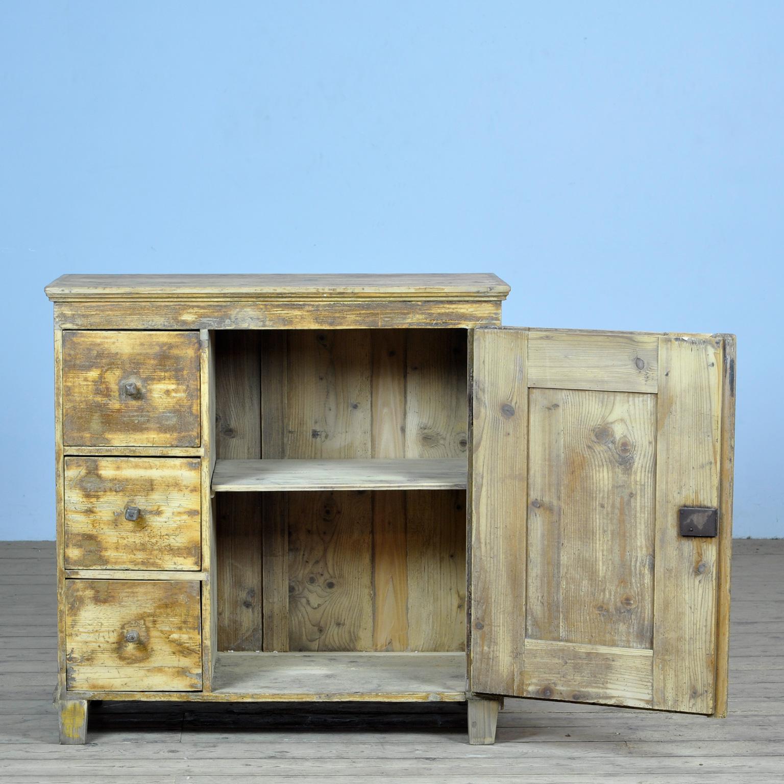 Antique Pine Cabinet With 3 Drawers, Circa 1900 In Good Condition In Amsterdam, Noord Holland