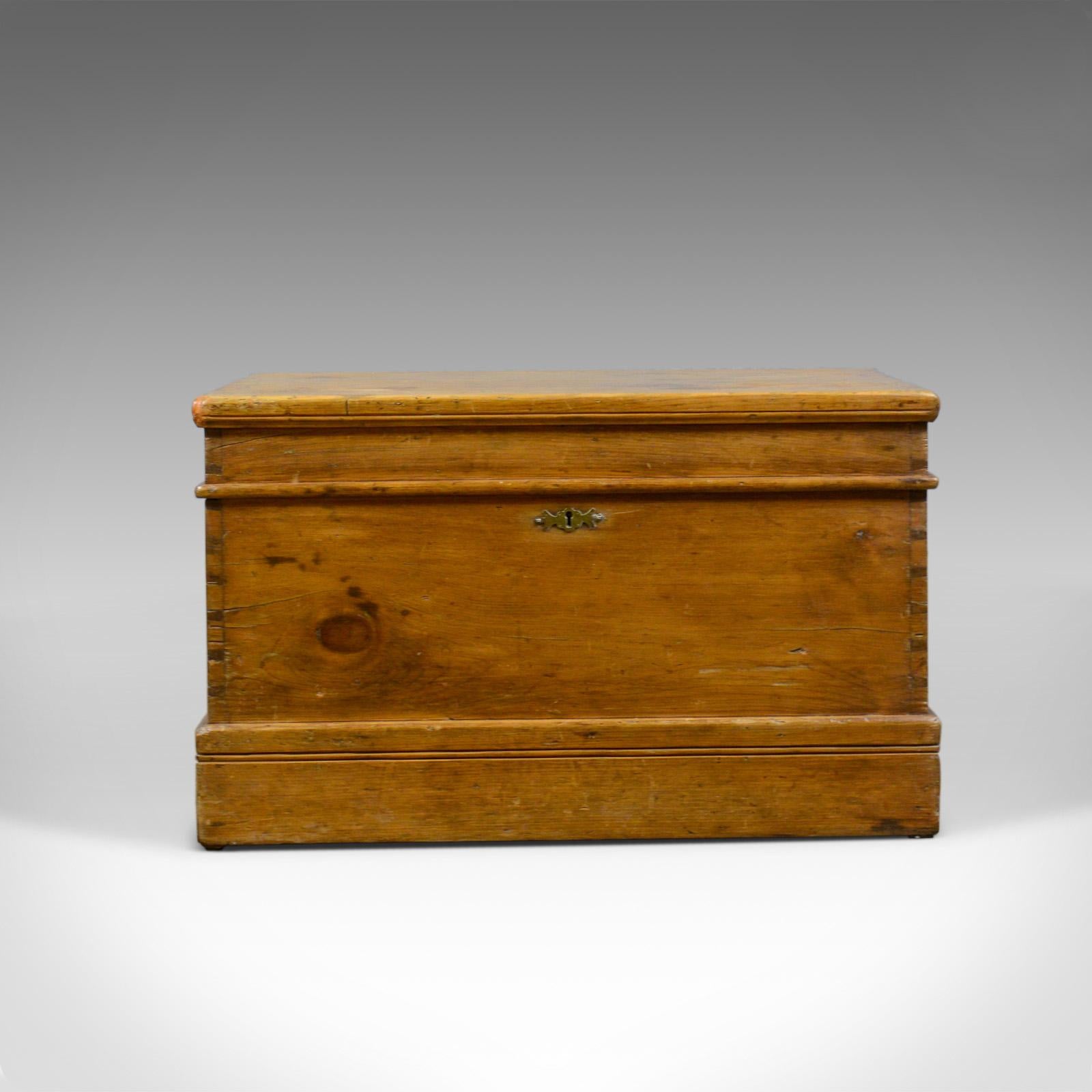 This is an antique pine carriage chest. An English, Victorian, blanket box or trunk, dating to the late 19th century, circa 1890.

Warm hues in the waxed finish to the antique pine 
Attractive 'through' dovetail joints and grain interest
