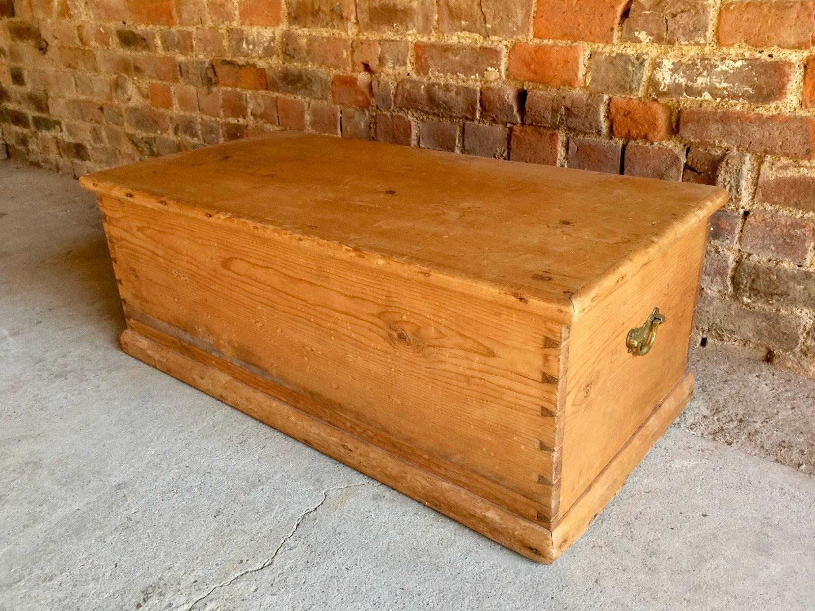 Antique Pine Chest Blanket Box Trunk Coffer, 19th Century, Victorian In Good Condition In Longdon, Tewkesbury