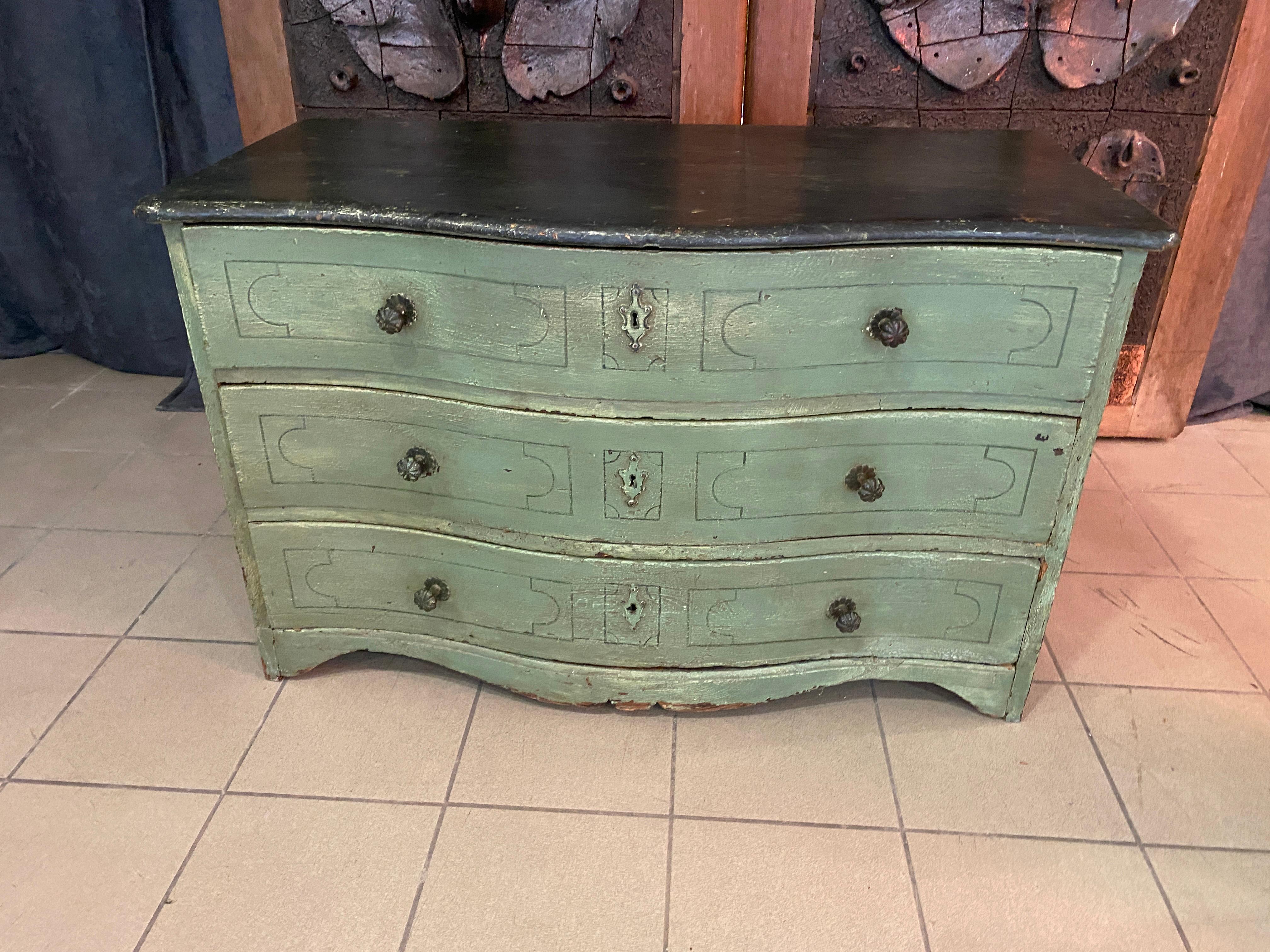 Pin Ancienne commode en pin, 18e siècle en vente