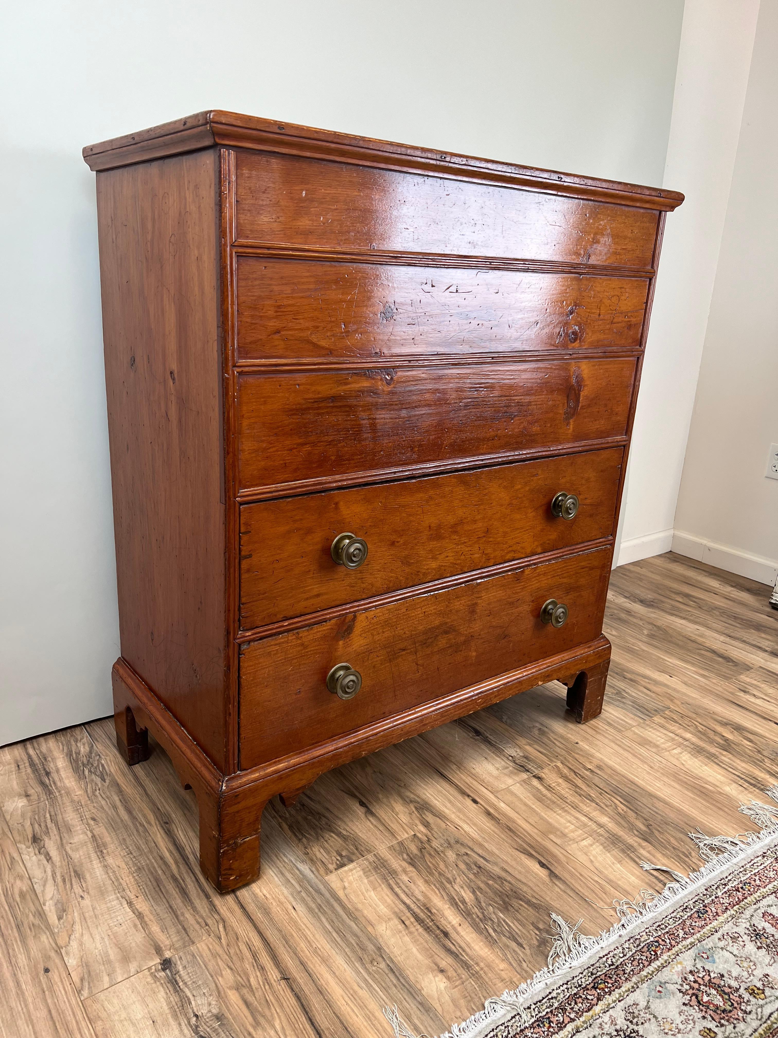Antique Pine Chippendale Two Drawer Blanket Chest c. Late 18th Century im Angebot 3
