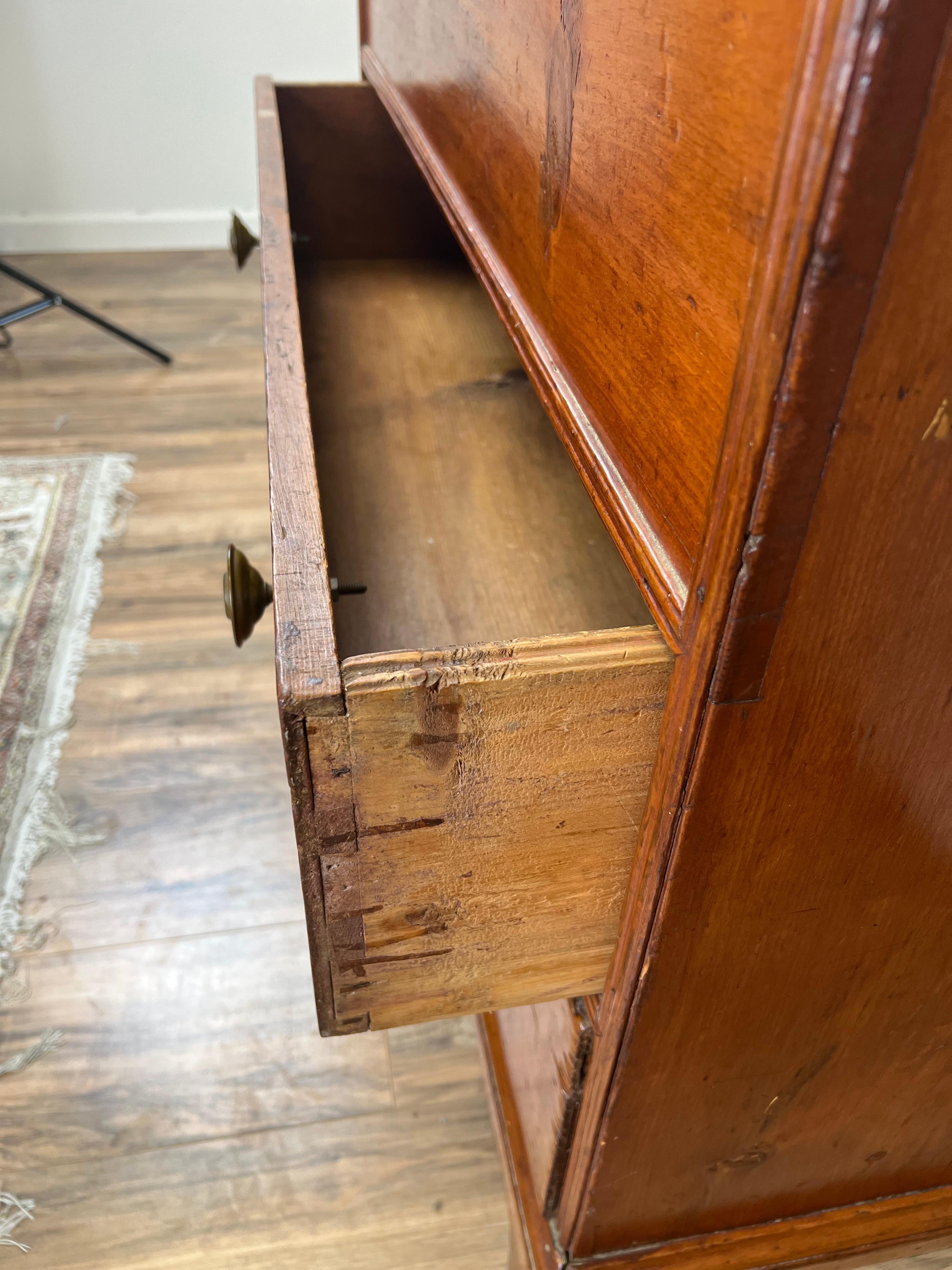 Antique Pine Chippendale Two Drawer Blanket Chest c. Late 18th Century im Zustand „Gut“ im Angebot in Westfield, MA