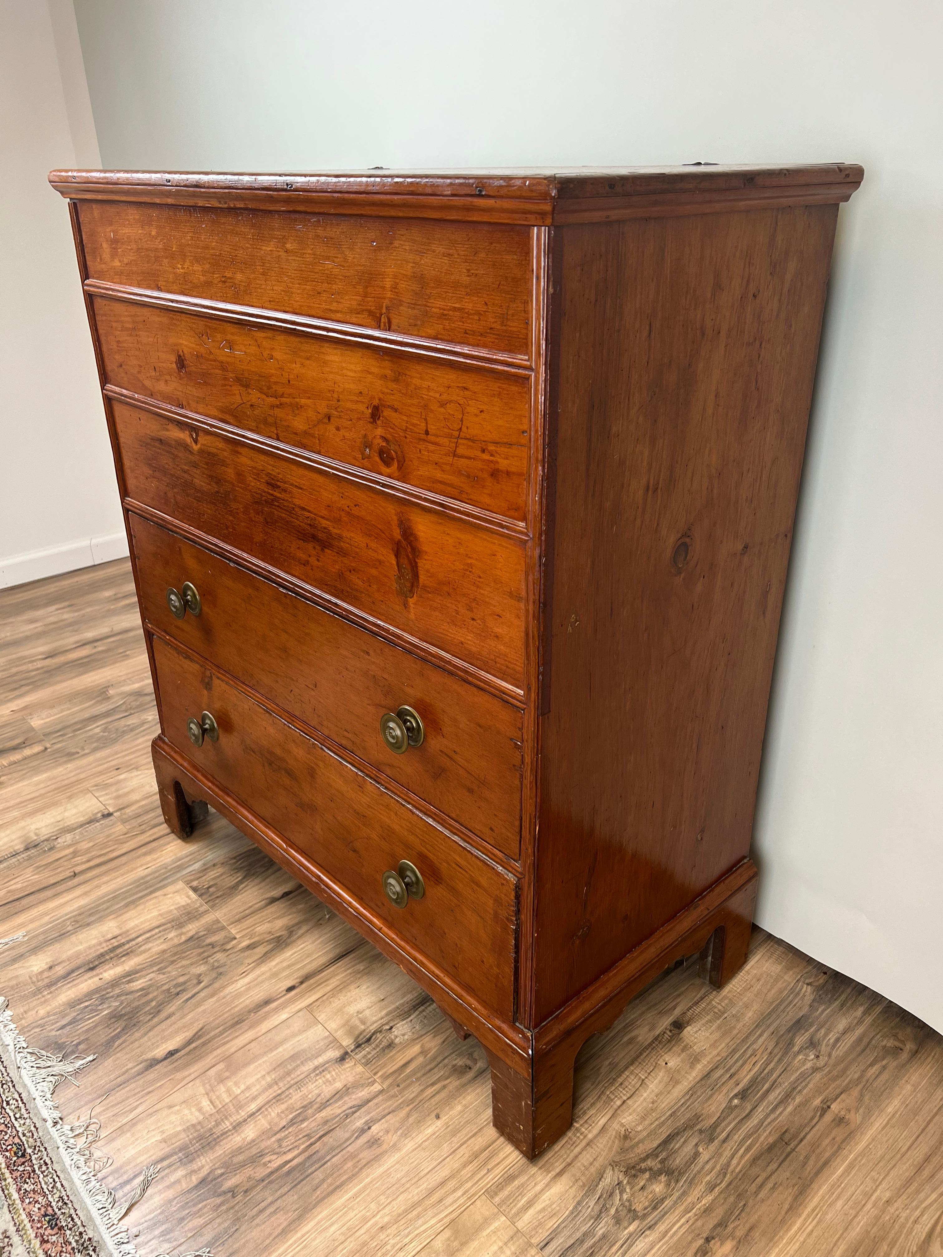 Antique Pine Chippendale Two Drawer Blanket Chest c. Late 18th Century im Angebot 2