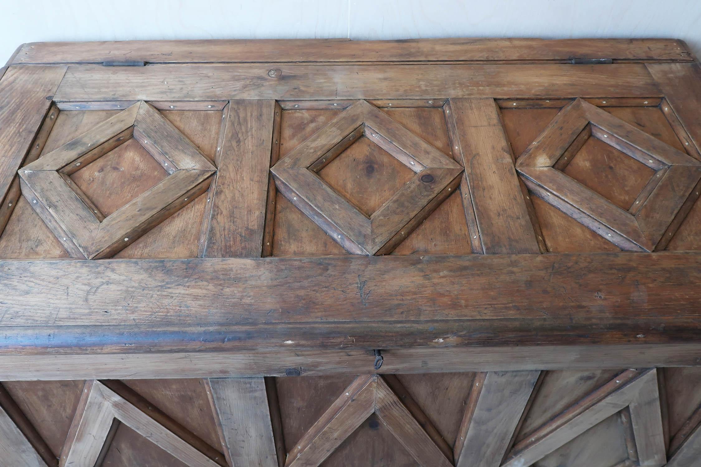 English Antique Pine Coffer or Mule Chest With Diamond Shaped Panels. 19th Century For Sale