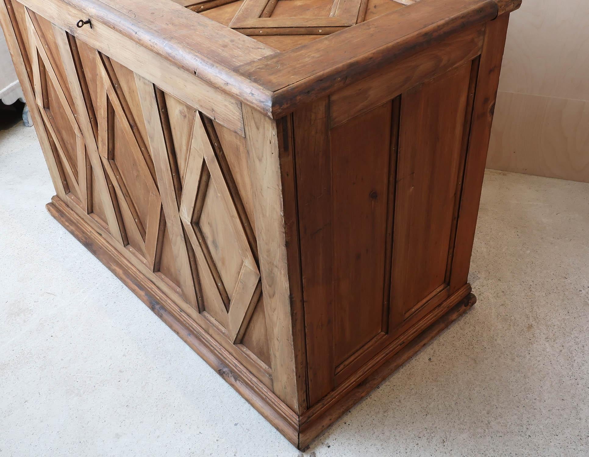 Mid-19th Century Antique Pine Coffer or Mule Chest With Diamond Shaped Panels. 19th Century For Sale