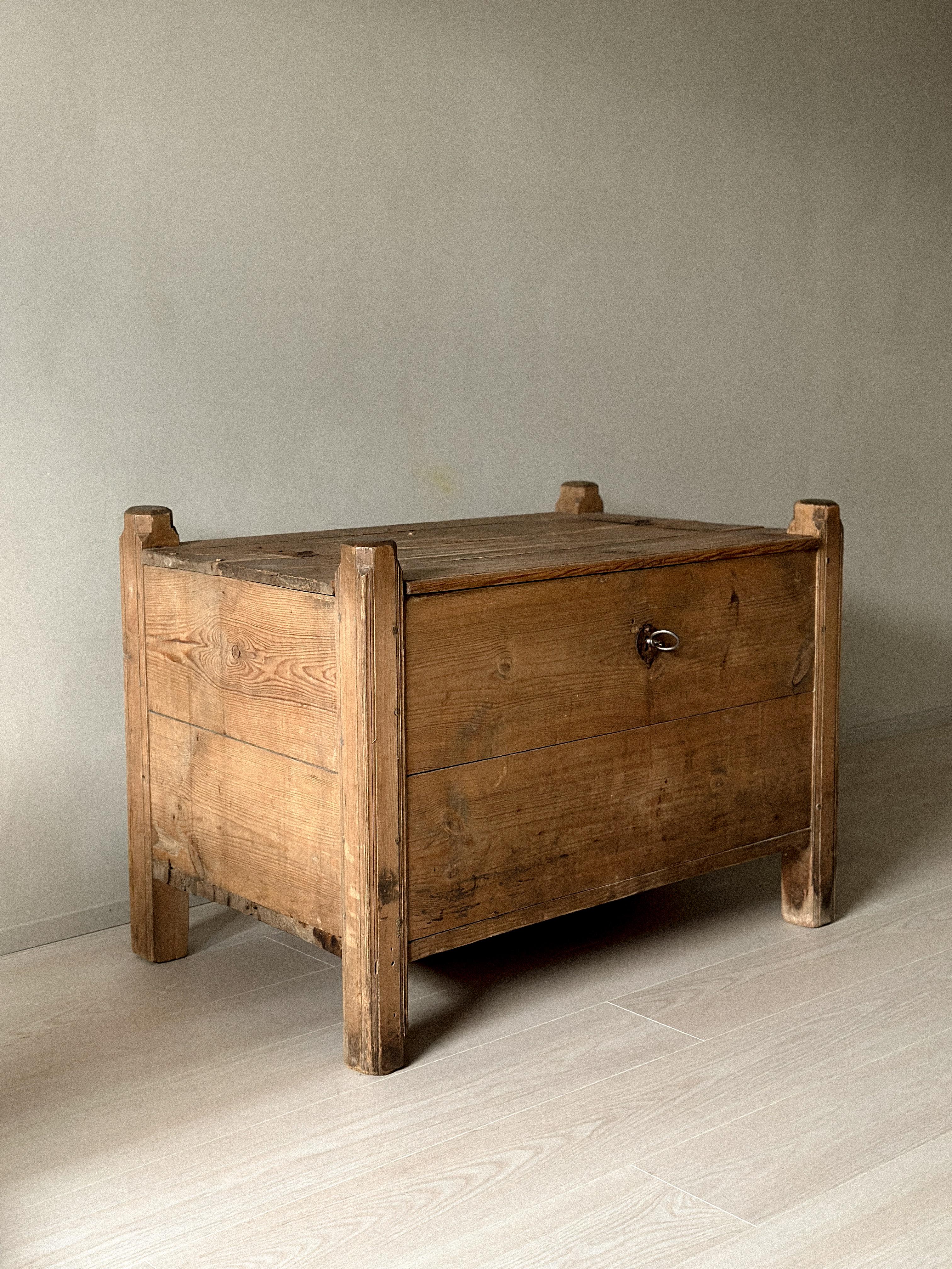 Norvégien Table console ancienne en pin, Scandinavie Wabi Sabi , circa 1700s en vente