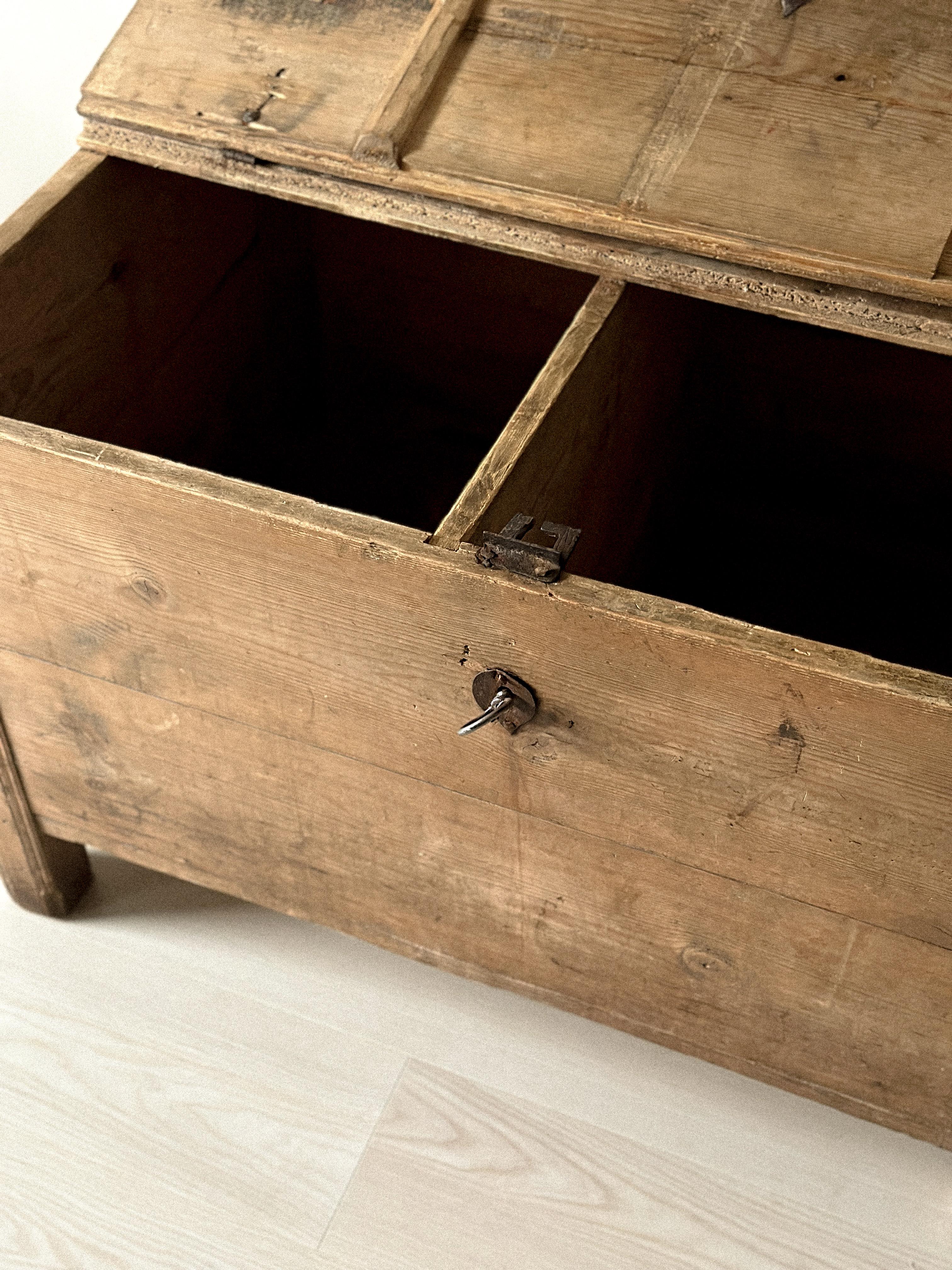 Table console ancienne en pin, Scandinavie Wabi Sabi , circa 1700s en vente 1