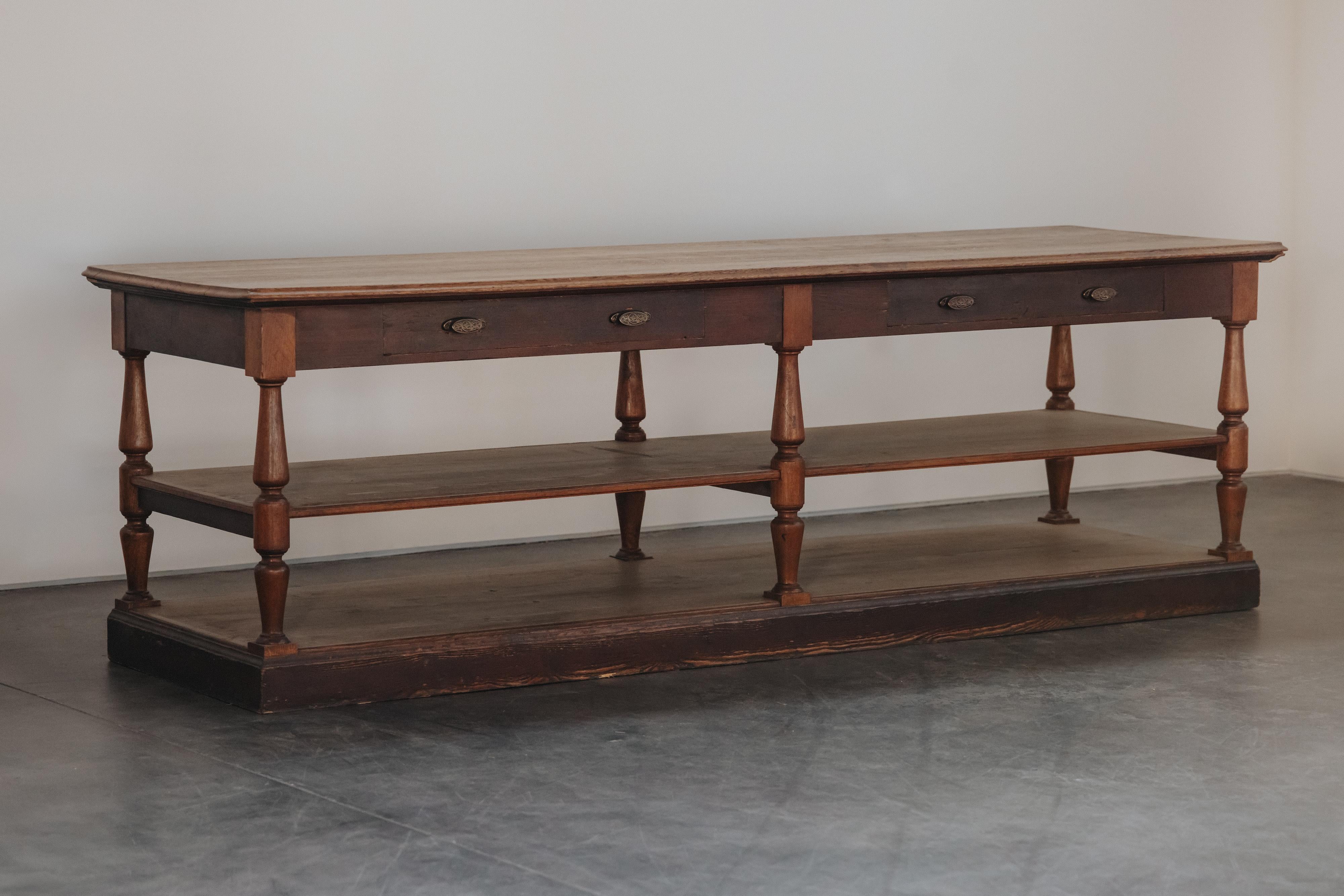 Antiker Kiefer Draper Tisch aus Frankreich, CIRCA 1950 (Europäisch) im Angebot