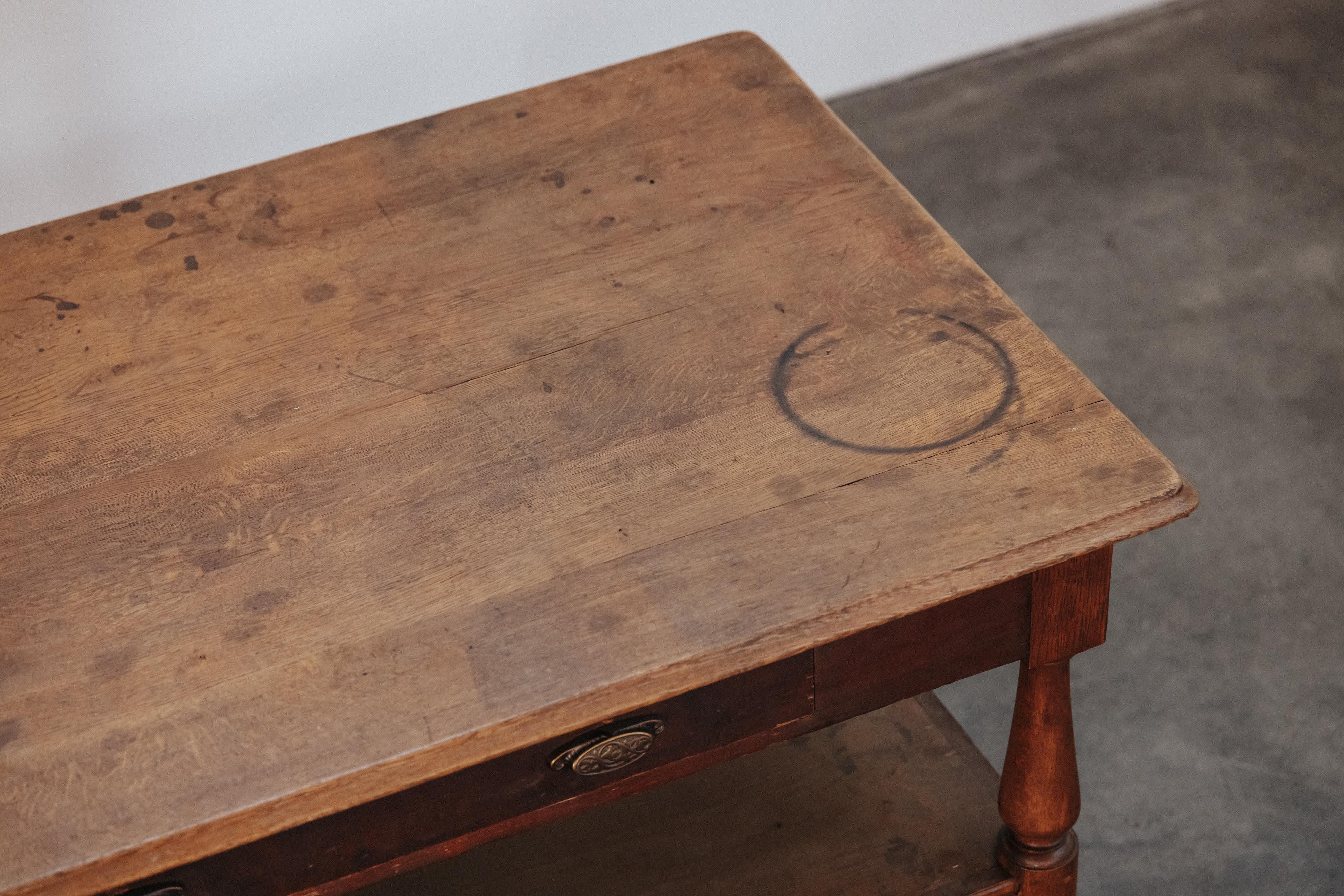 Antiker Kiefer Draper Tisch aus Frankreich, CIRCA 1950 im Angebot 2