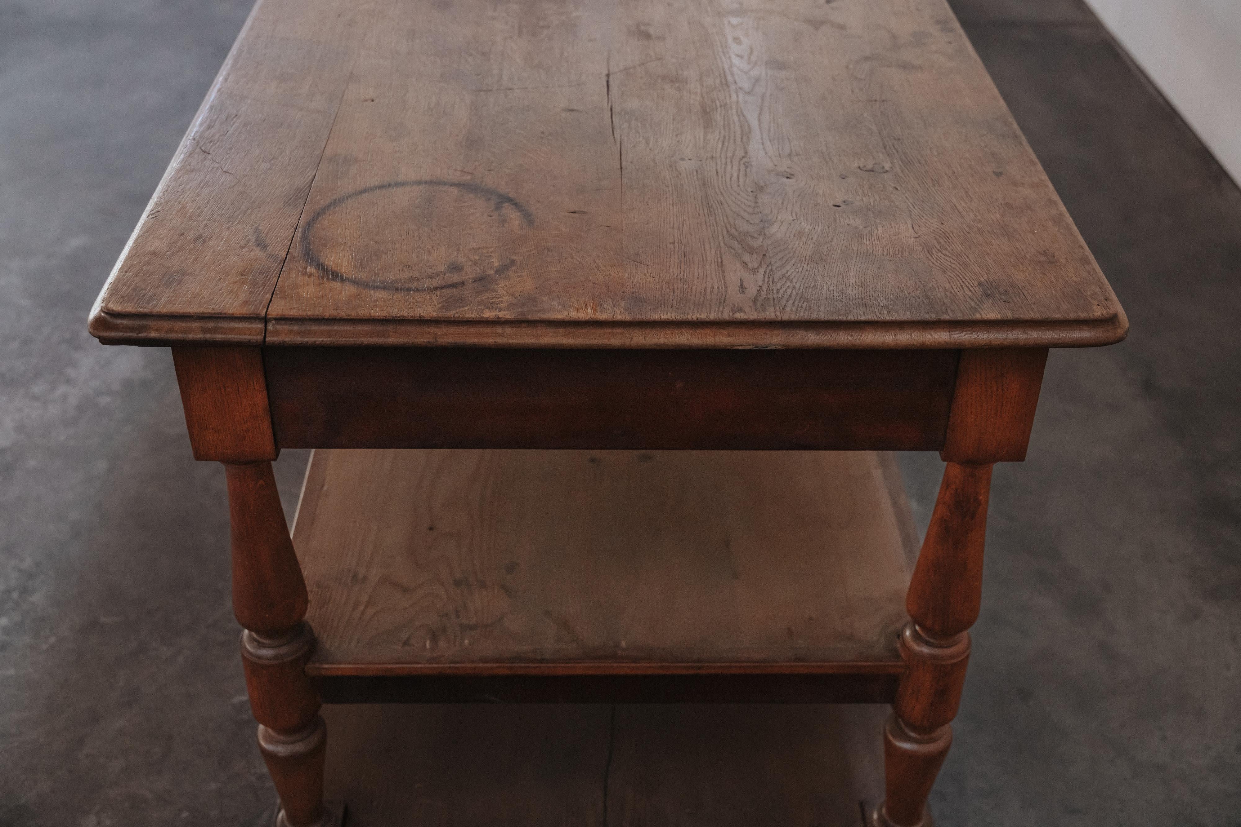 Antiker Kiefer Draper Tisch aus Frankreich, CIRCA 1950 im Angebot 3