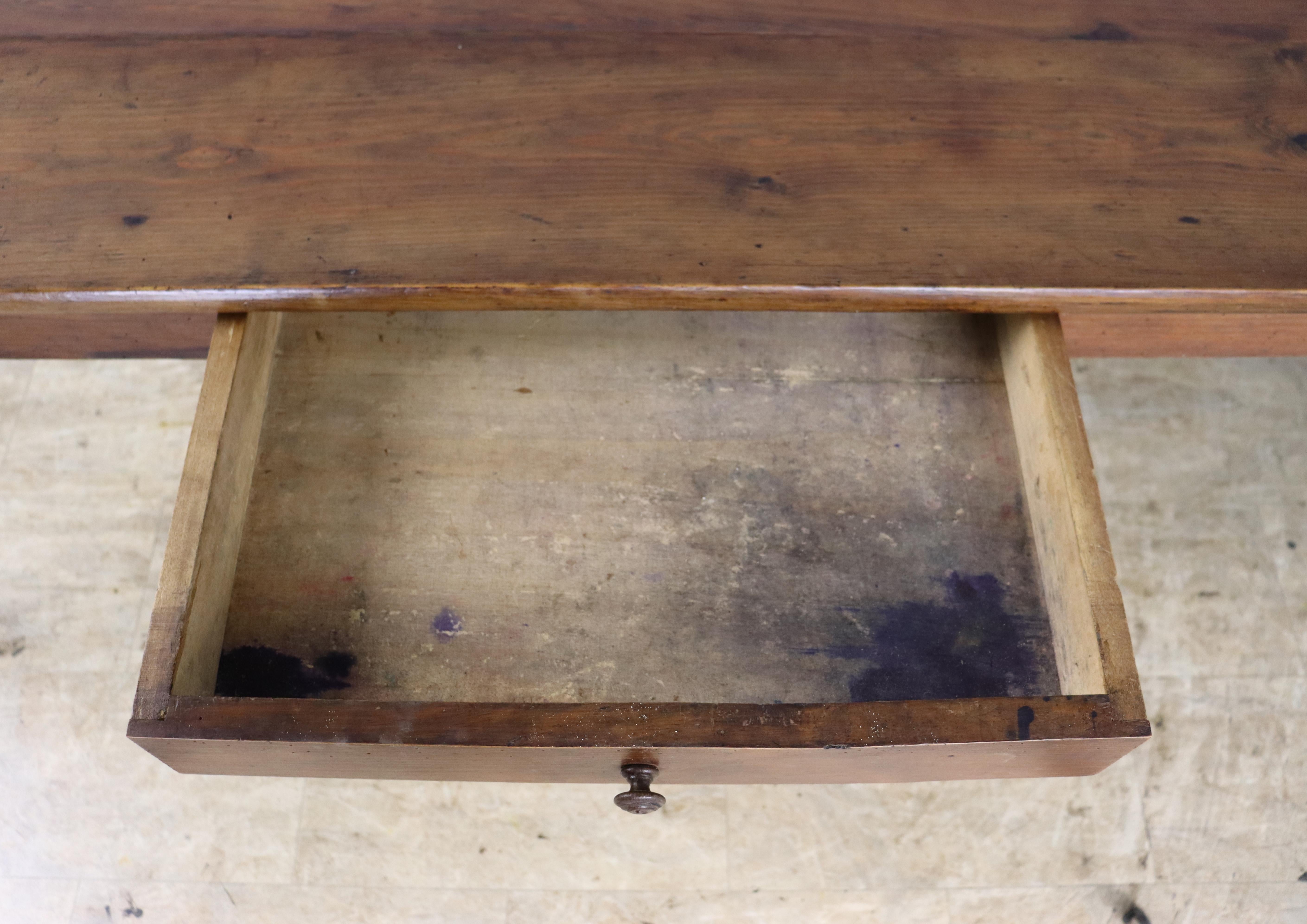 Antiker Bauernhoftisch aus Kiefer, eine Schublade im Angebot 9