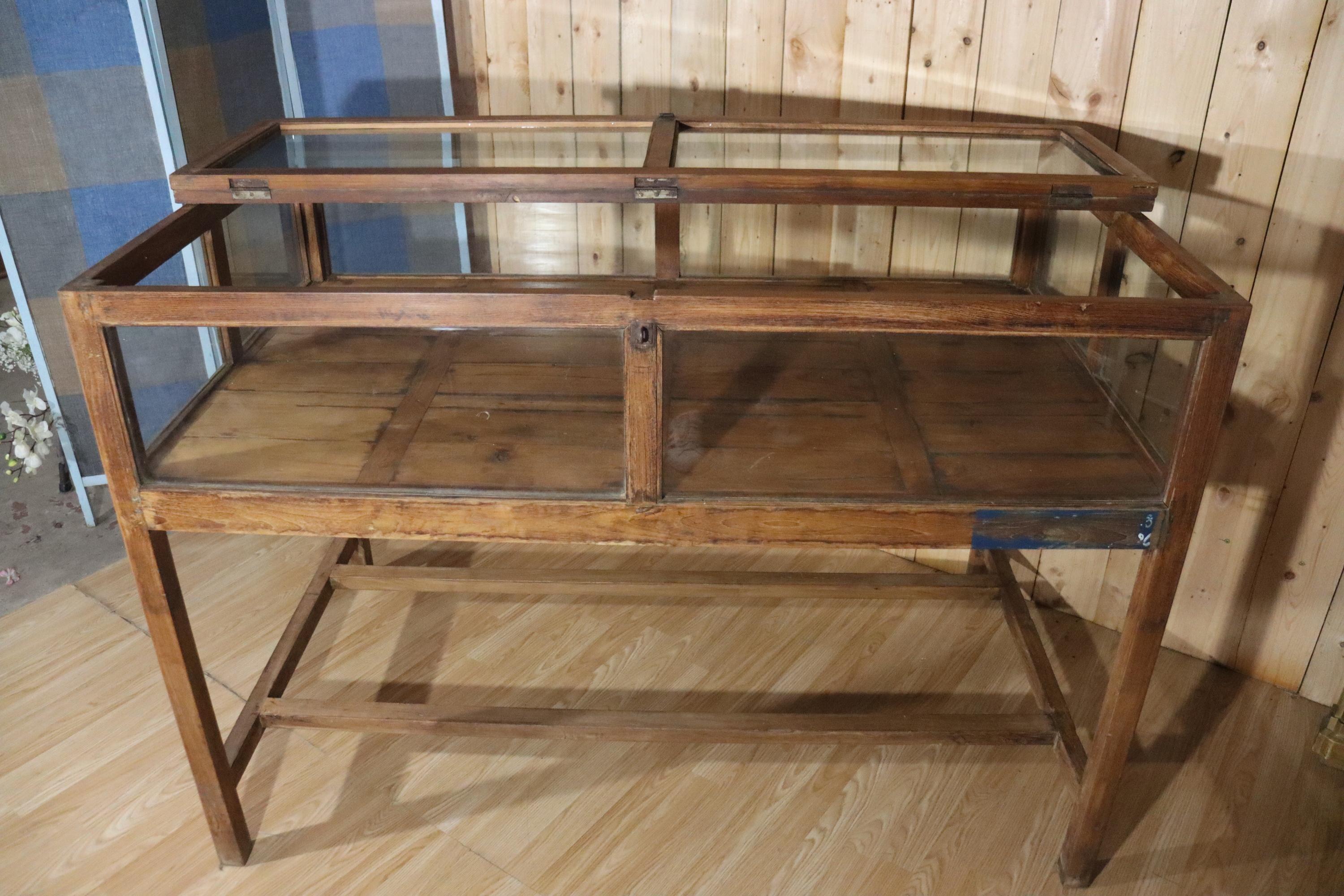 Vetrina/display del negozio di pino antico in vendita 4