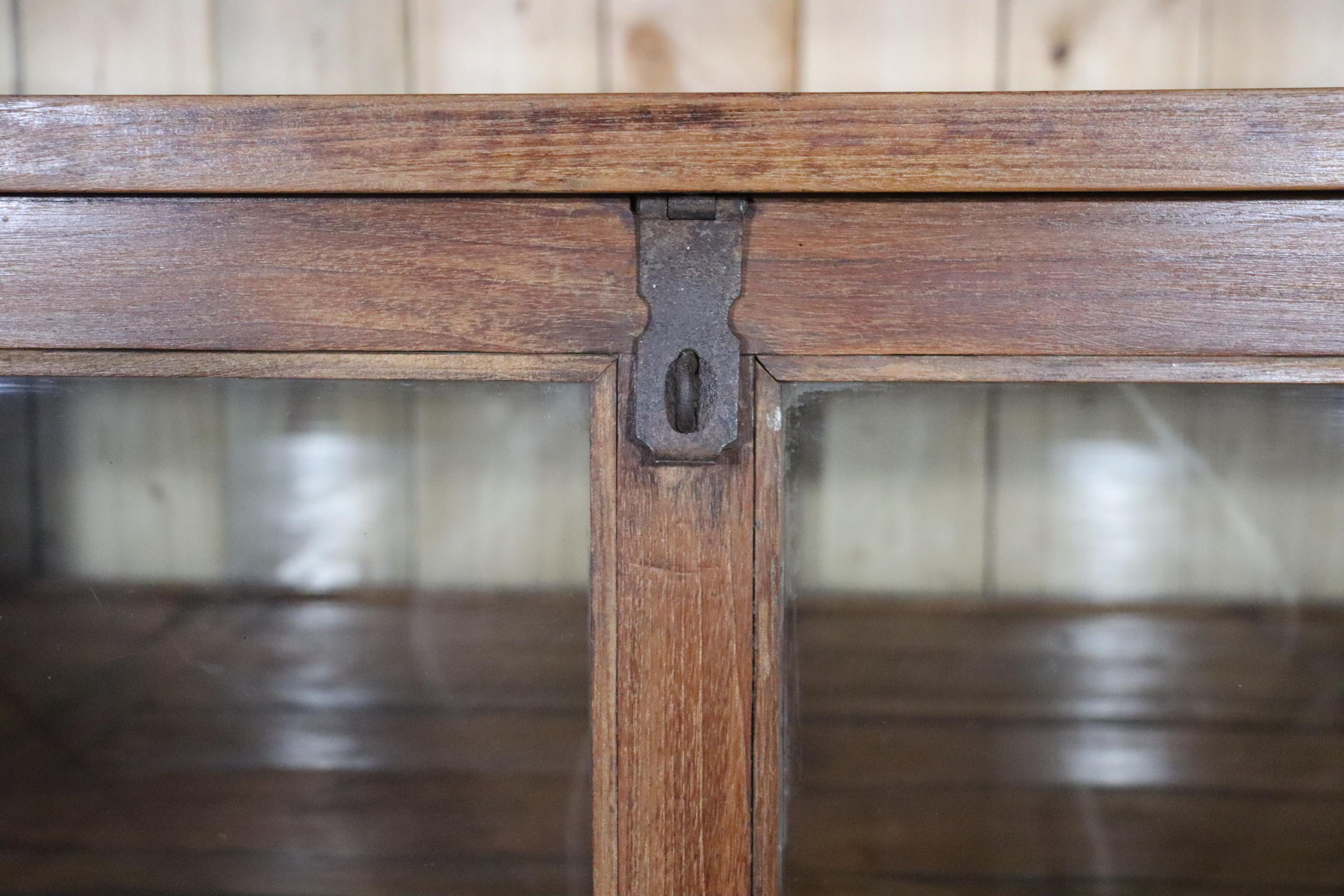 Francese Vetrina/display del negozio di pino antico in vendita