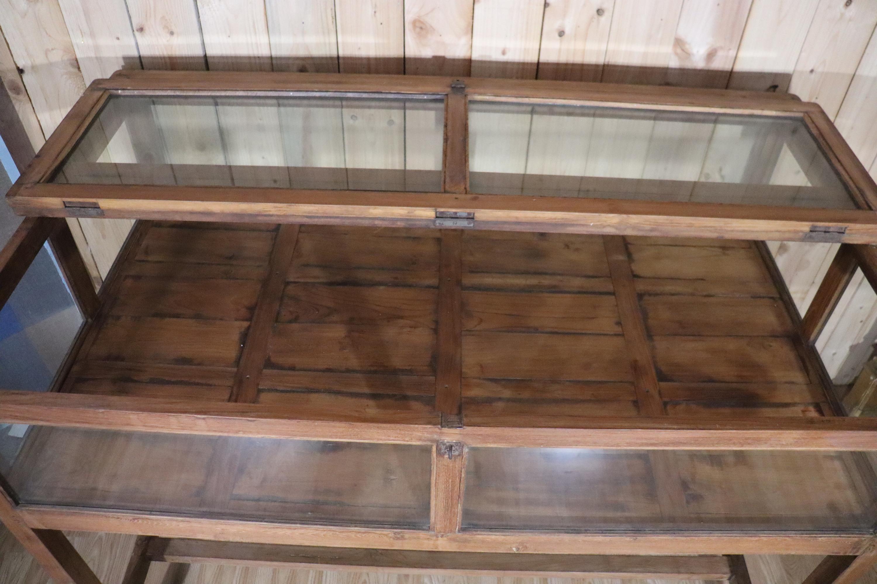 XX secolo Vetrina/display del negozio di pino antico in vendita