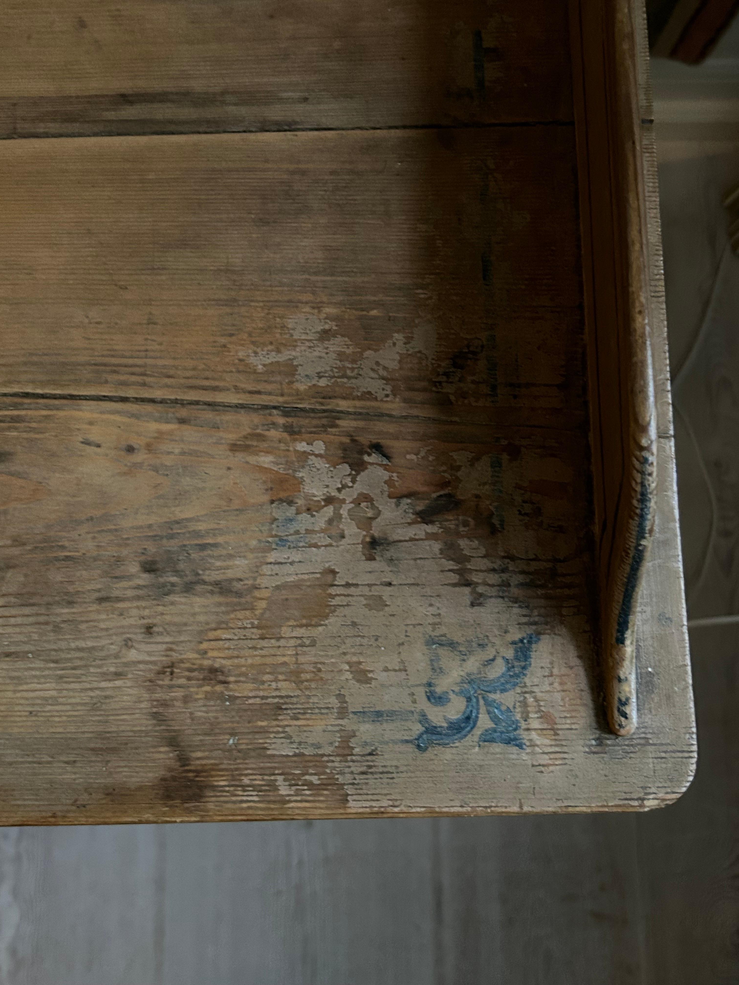 Table d'appoint ancienne en pin avec peinture d'origine, Angleterre, début du 19ème siècle en vente 1