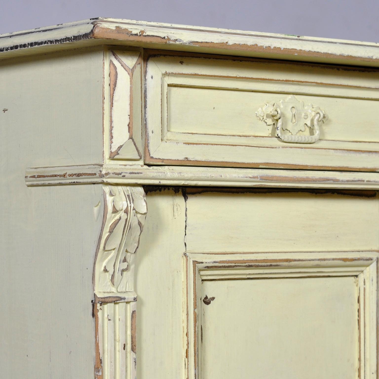 Buffet ancien en pin, vers 1910 en vente 1