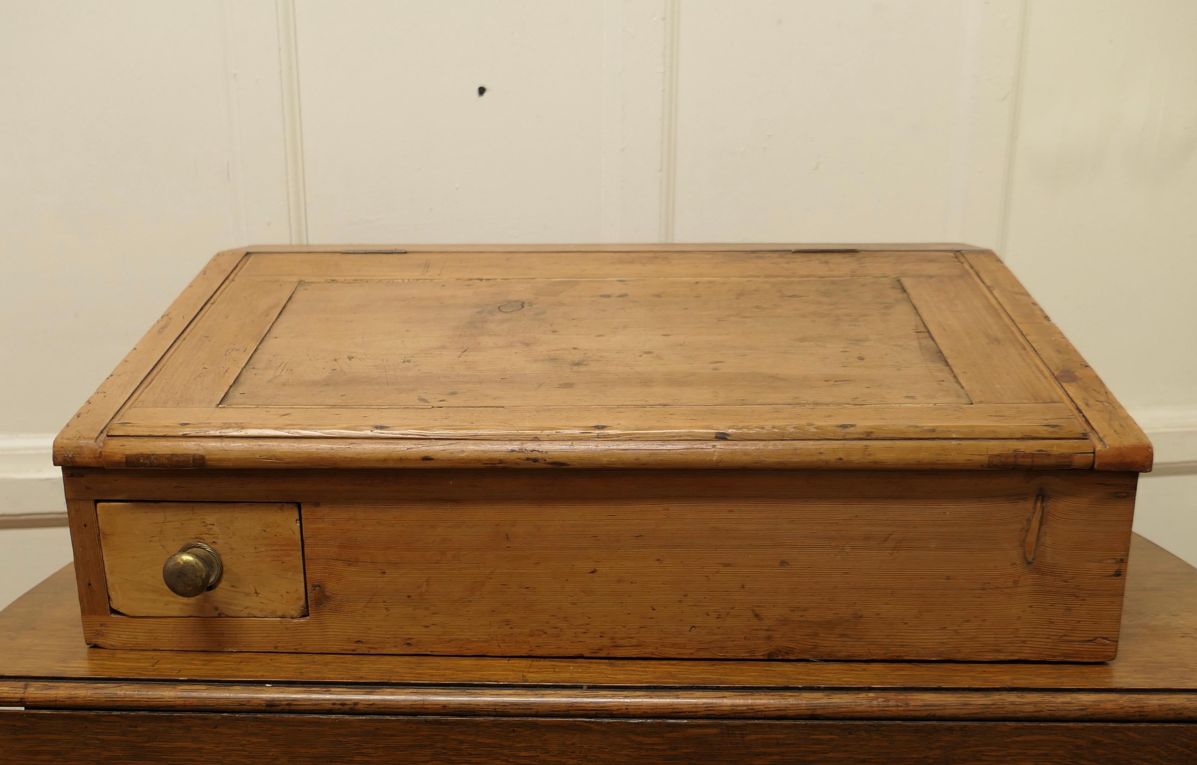 Antique Pine Sloping Clerks writingdesk, greeting station

A Lovely old piece, the desk is made in solid pine, it has a sloping lid which encloses a storage compartment with a drawer that locks from the inside, best to point to that there has been