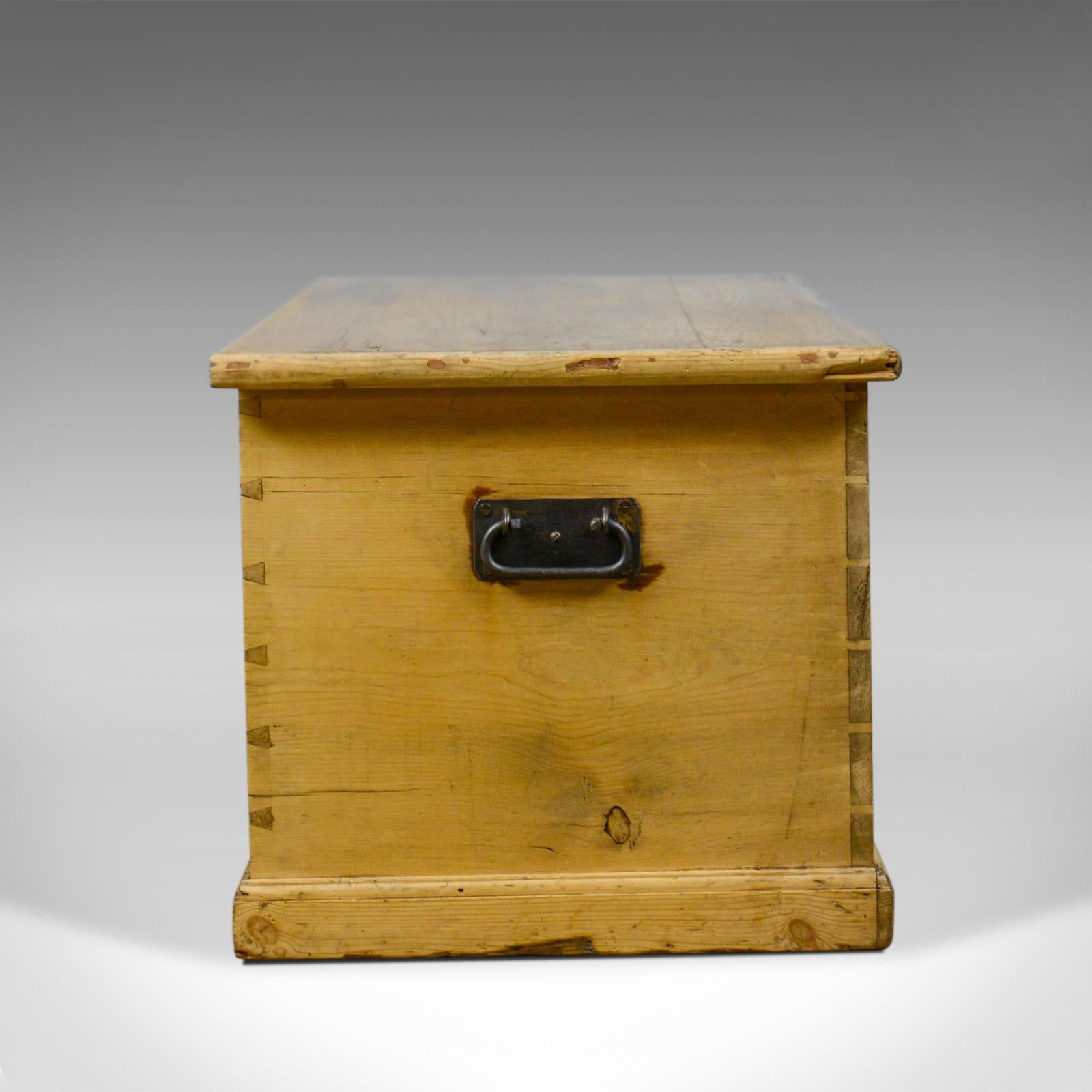 English Antique Pine Trunk, Victorian, Blanket Chest, Box Early 20th Century, circa 1900
