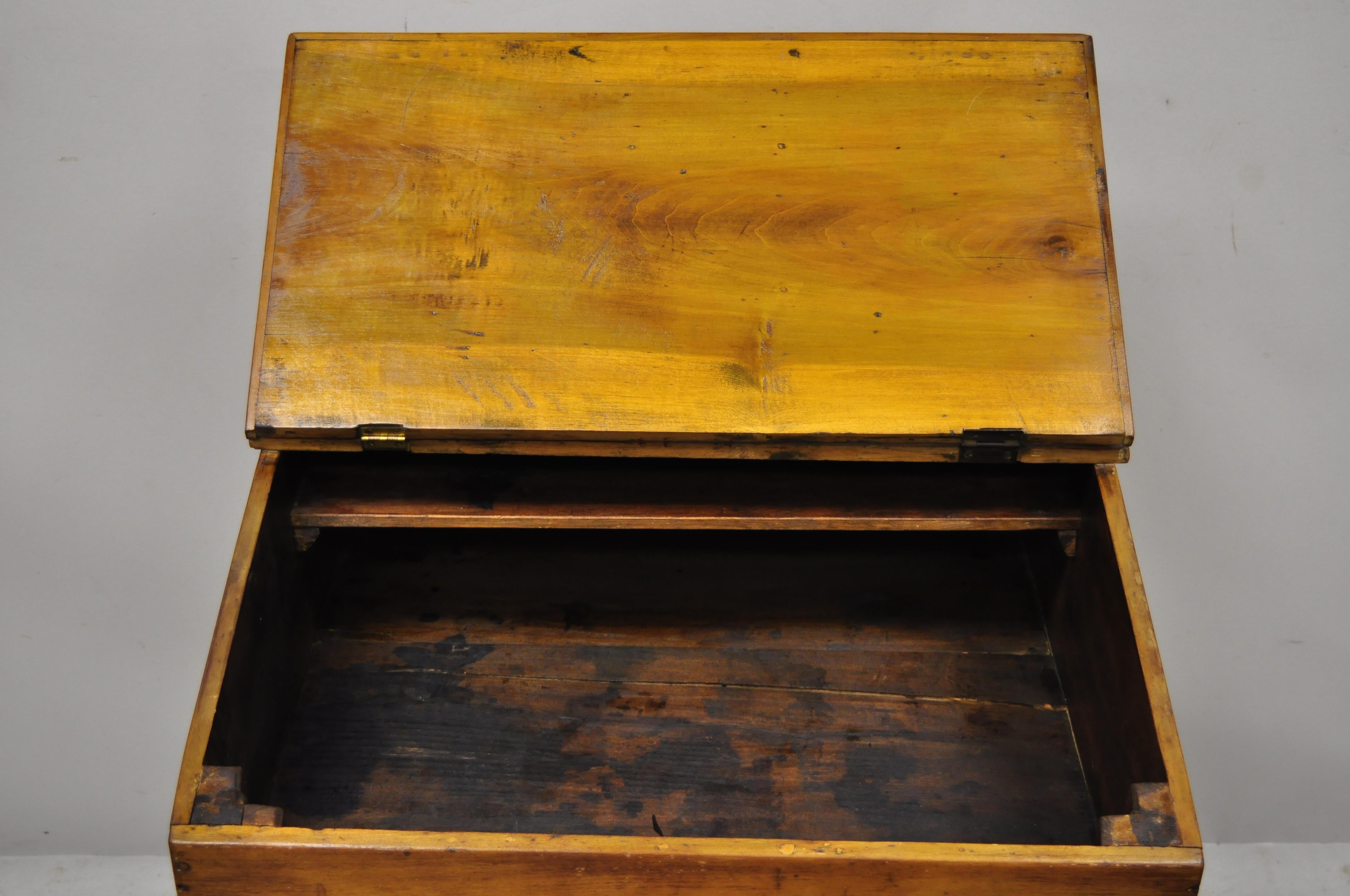 Antique Pine Wood American Primitive Flip Storage Work Plantation Desk Table In Good Condition In Philadelphia, PA