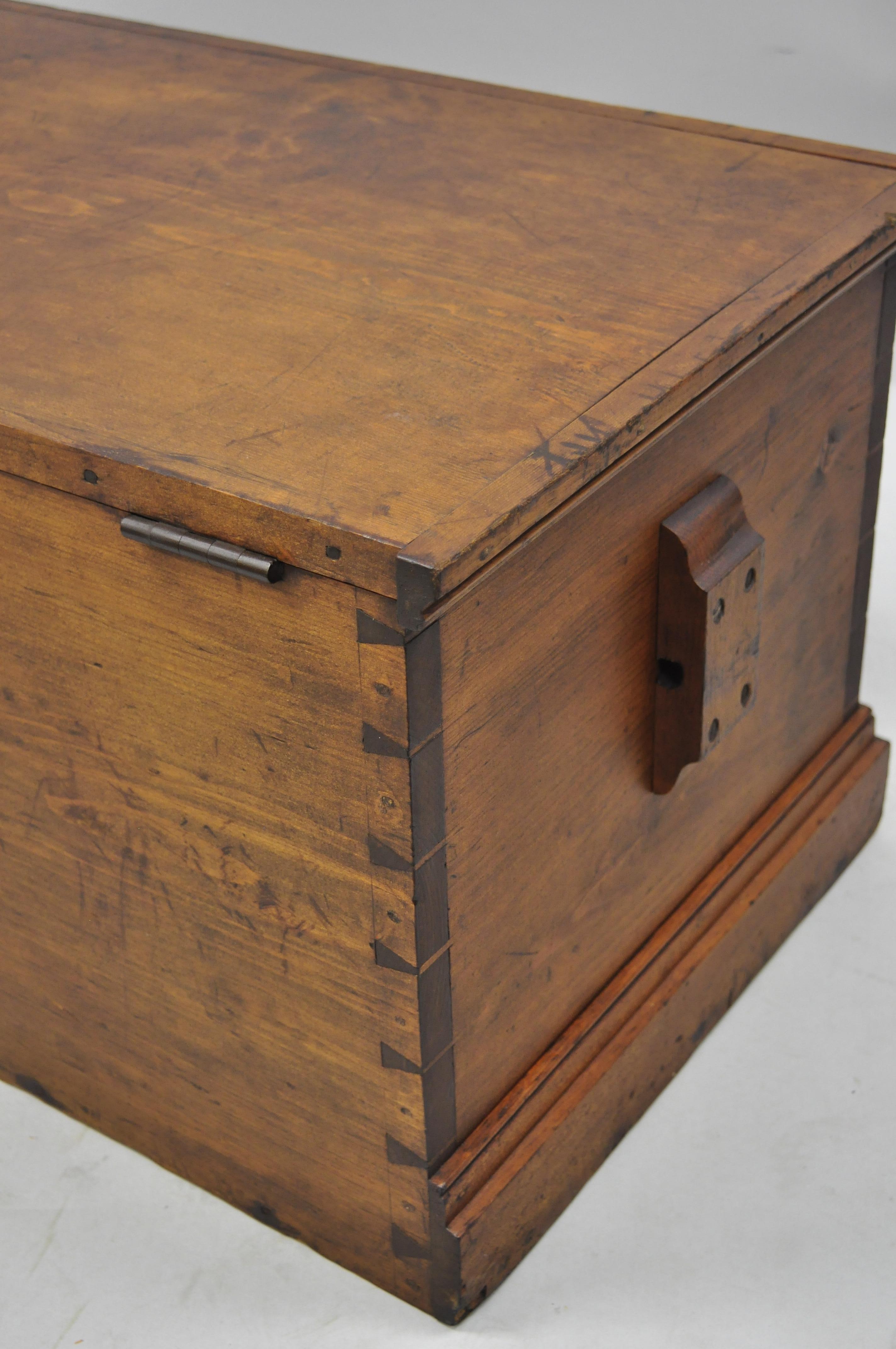 Antique Pine Wood Sailors Sea Chest Dovetailed Constructed Trunk Box In Good Condition In Philadelphia, PA