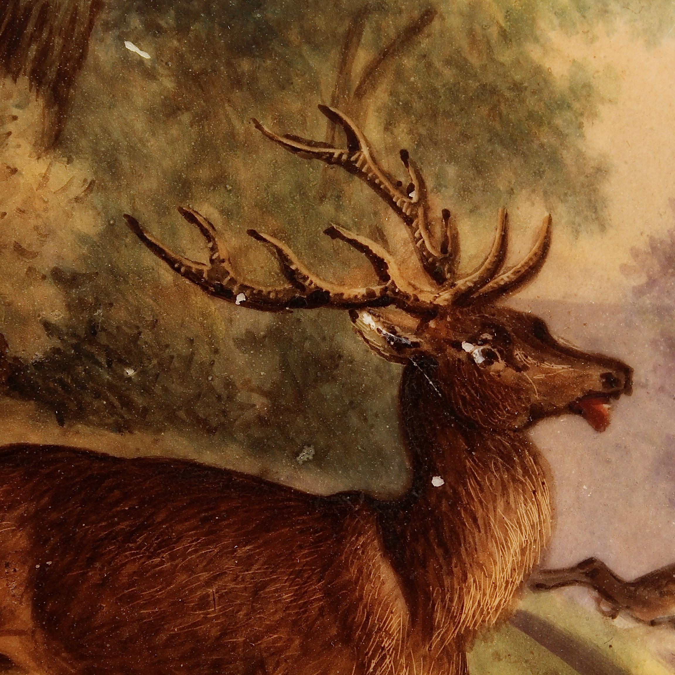 Porcelaine Ancienne assiette en porcelaine de Paris peinte à la main représentant une scène de chasse avec cerf et chien  en vente